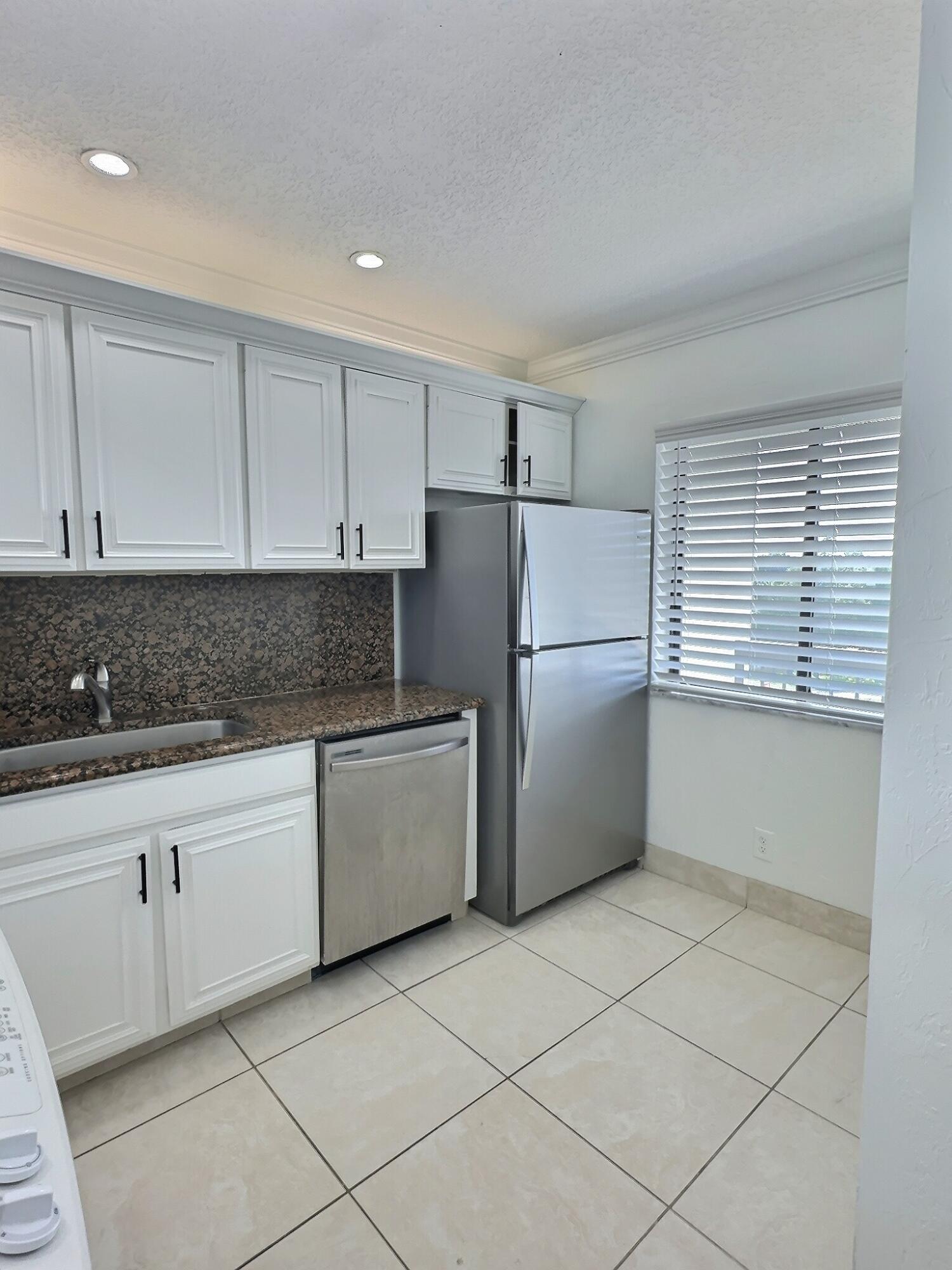 LANDS OF THE PRESIDENT CONDO 8 - Residential Lease