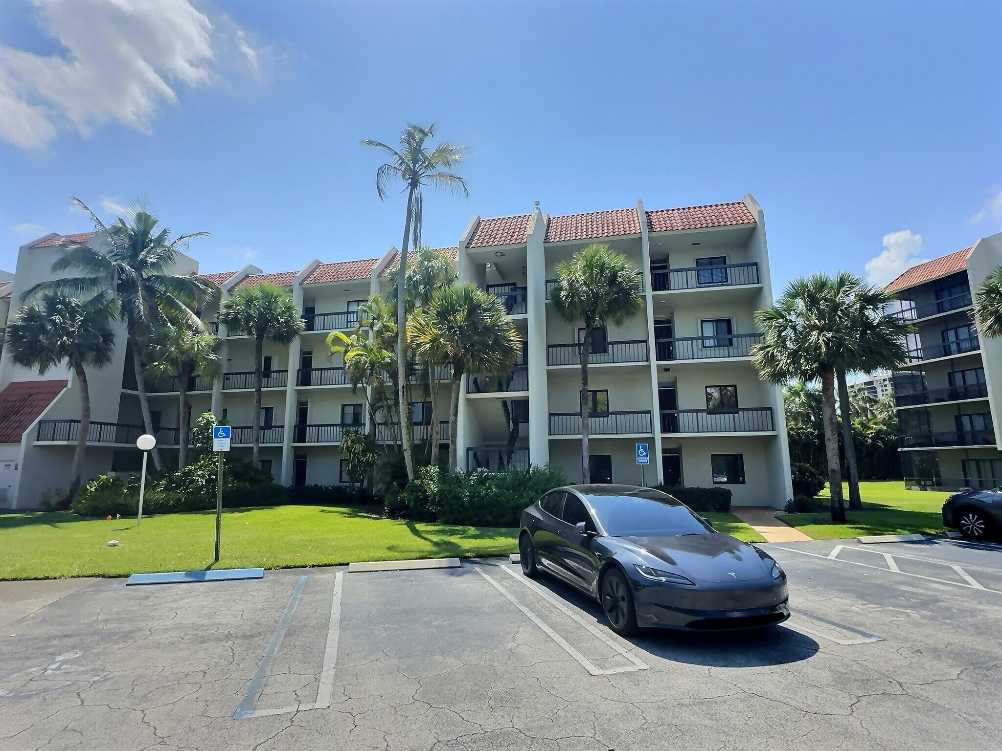 LANDS OF THE PRESIDENT CONDO 8 - Residential Lease