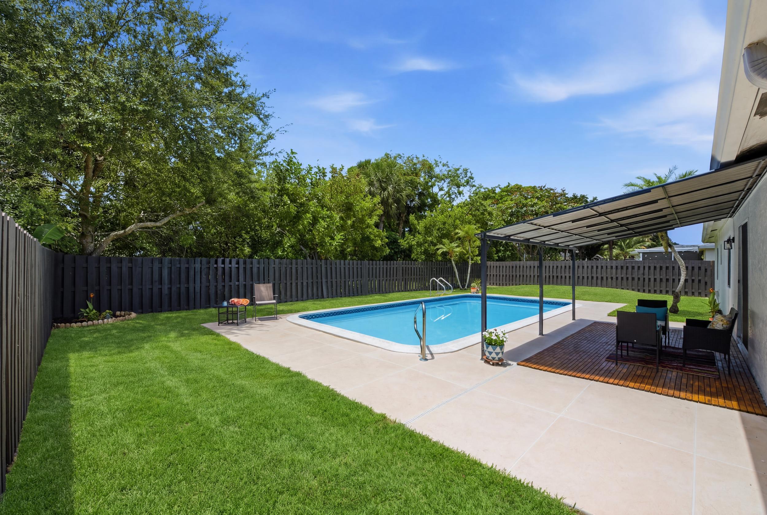 HOLIDAY CITY AT BOCA RATON SEC 9 - Residential