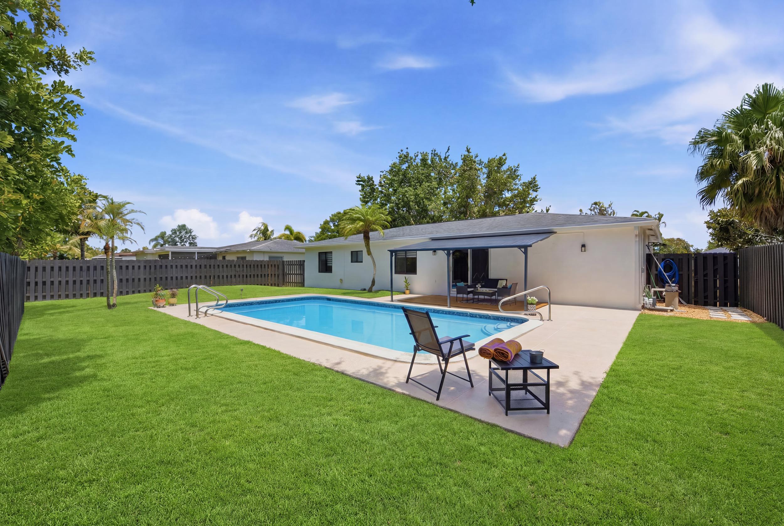 HOLIDAY CITY AT BOCA RATON SEC 9 - Residential