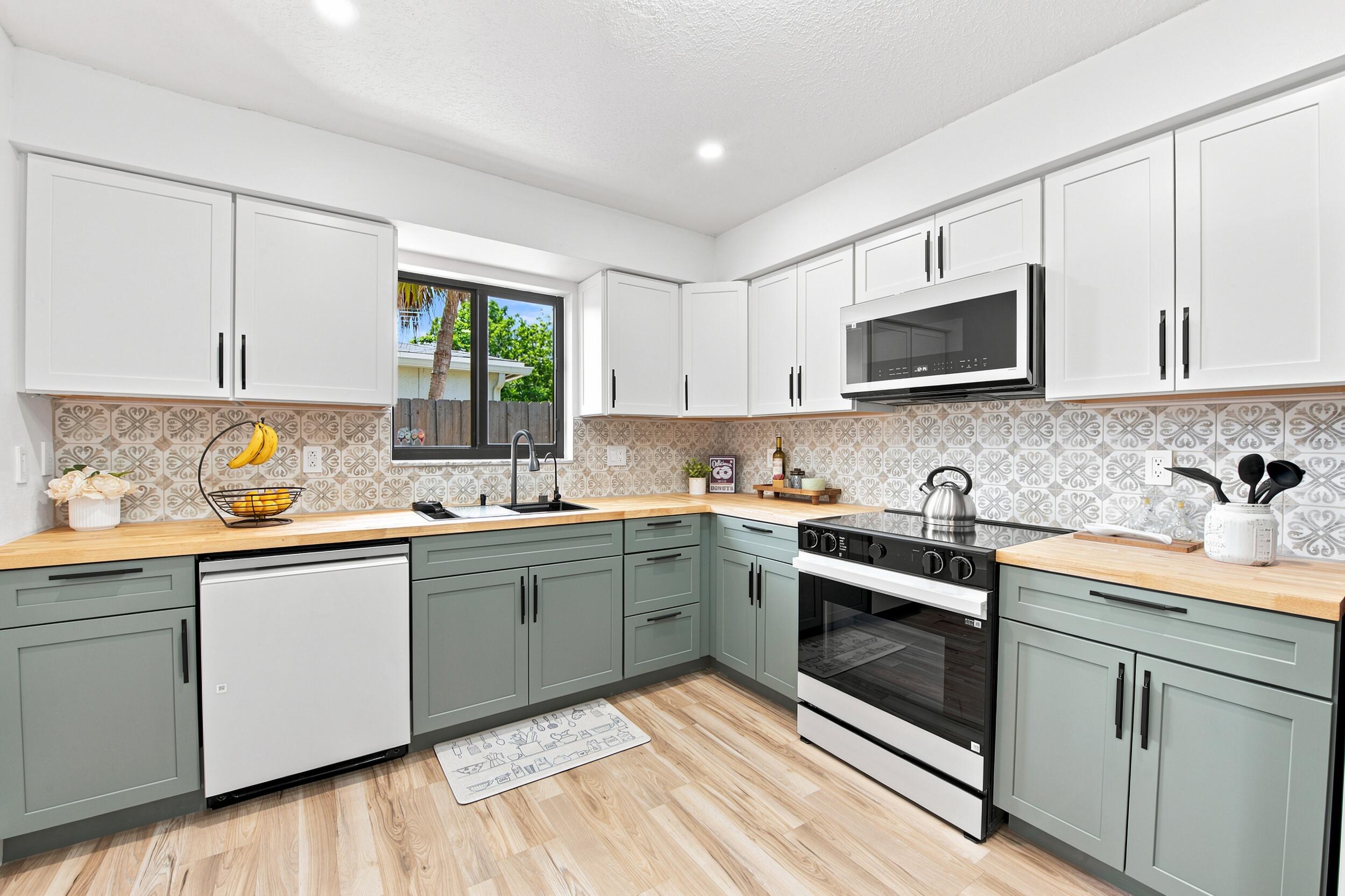 HOLIDAY CITY AT BOCA RATON SEC 9 - Residential