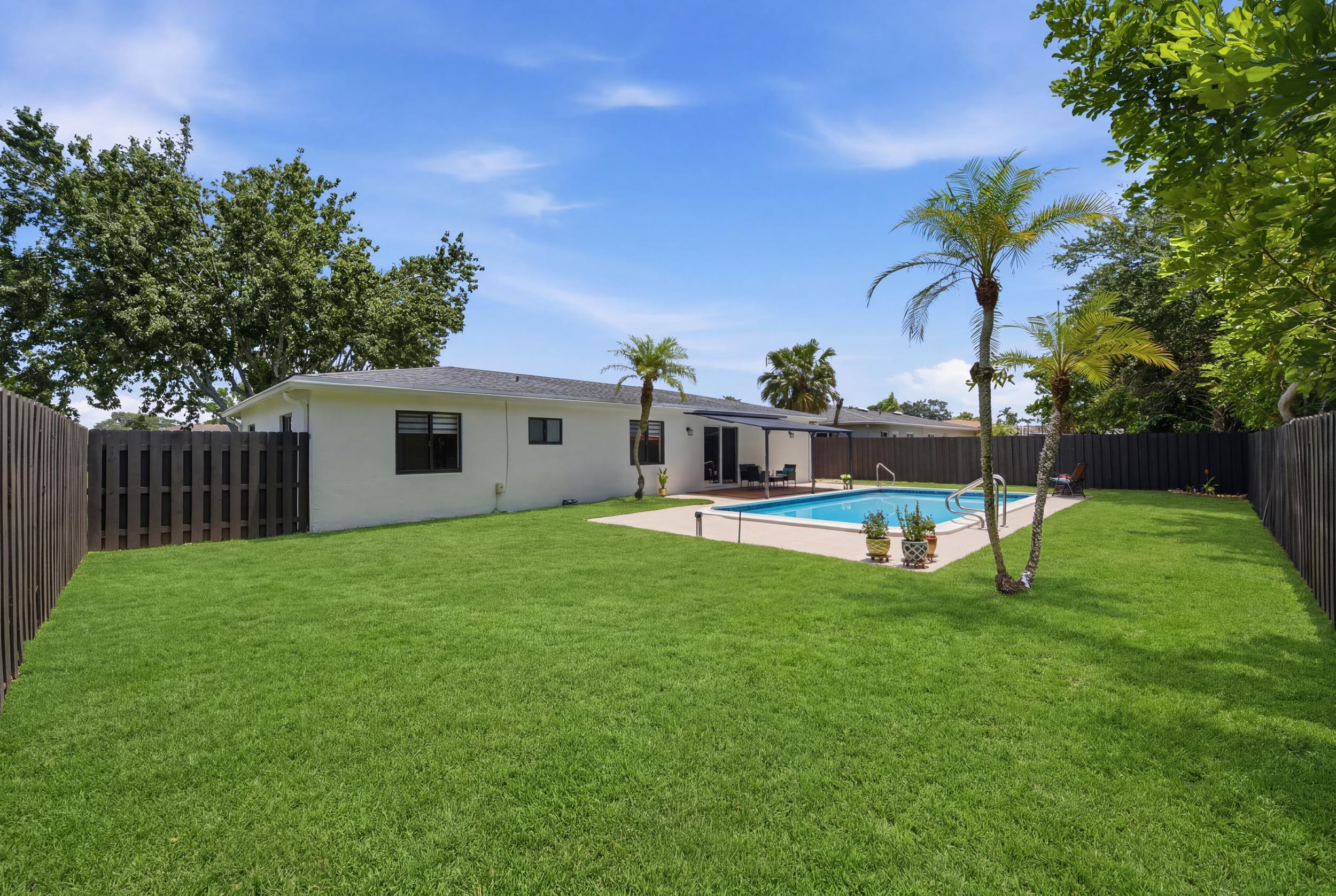 HOLIDAY CITY AT BOCA RATON SEC 9 - Residential