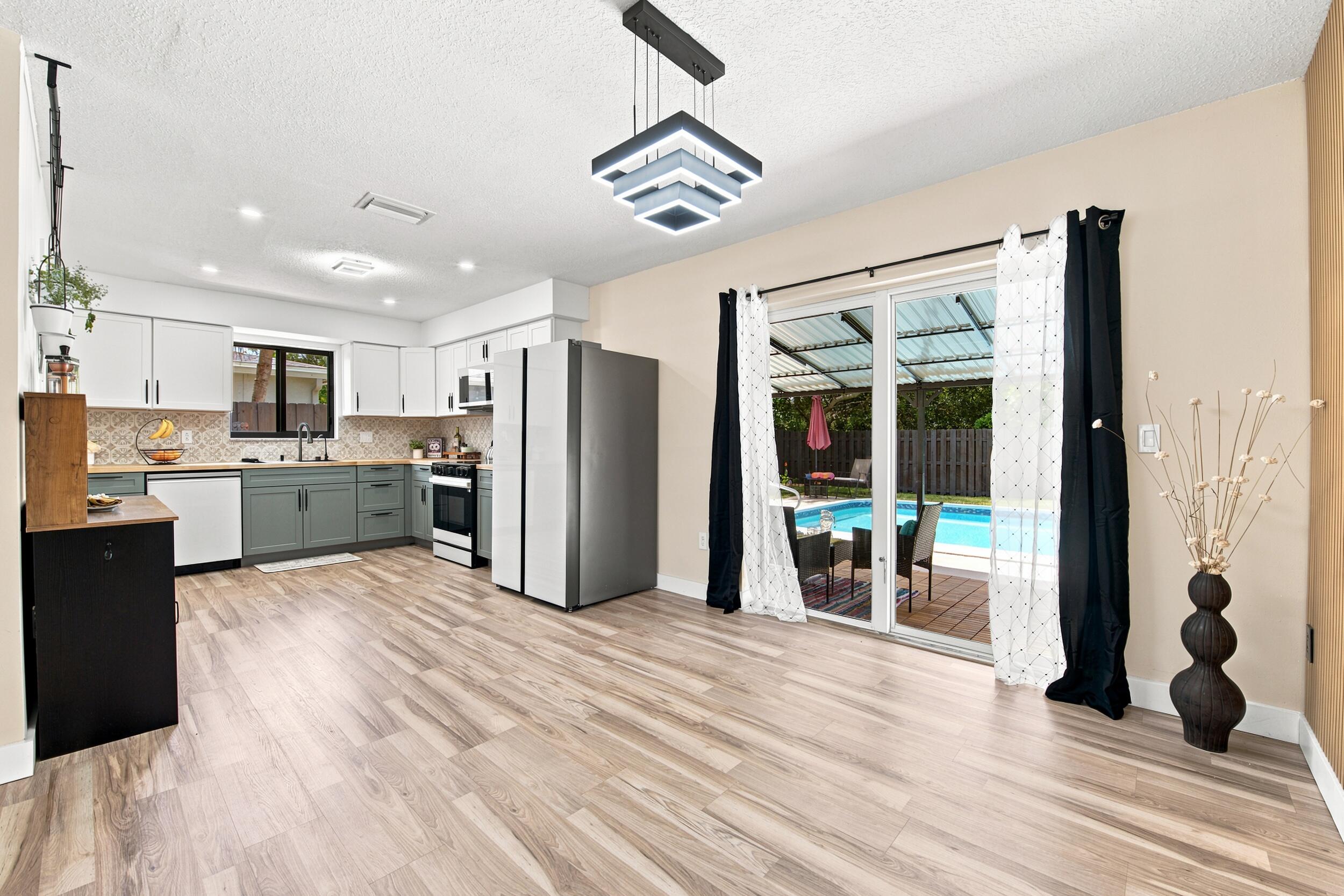 HOLIDAY CITY AT BOCA RATON SEC 9 - Residential