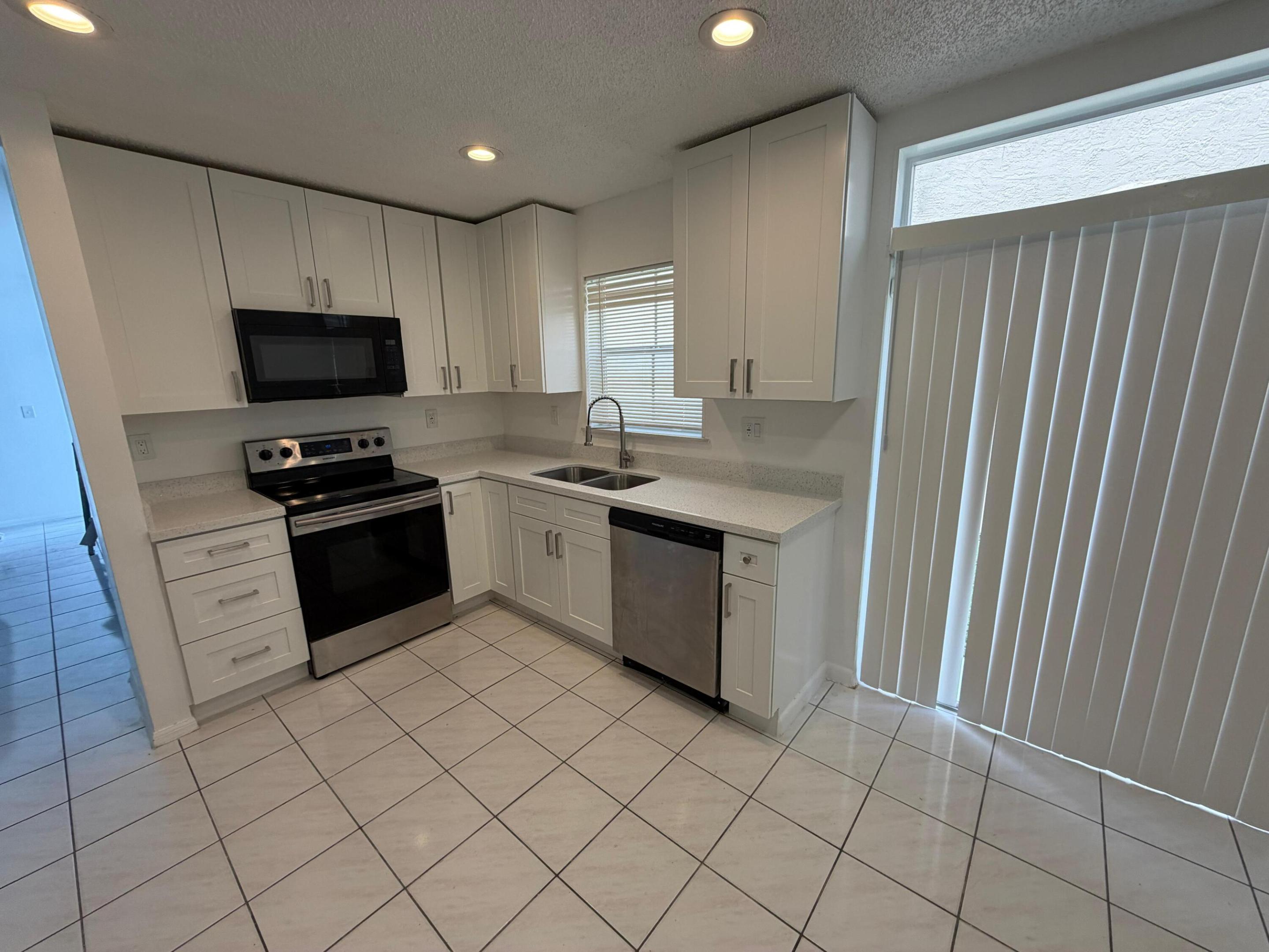 EMERALD POINTE - Residential Lease