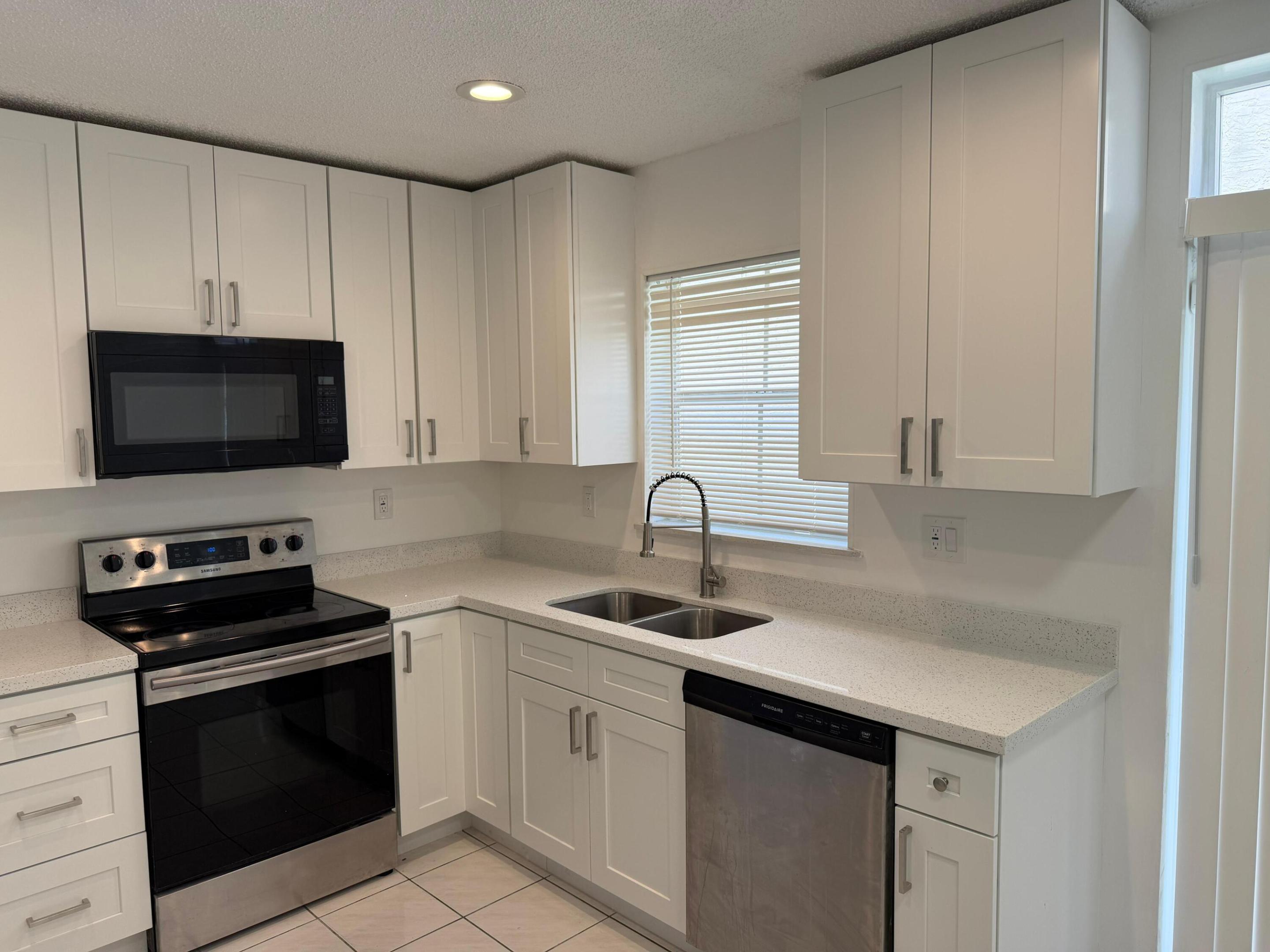 EMERALD POINTE - Residential Lease