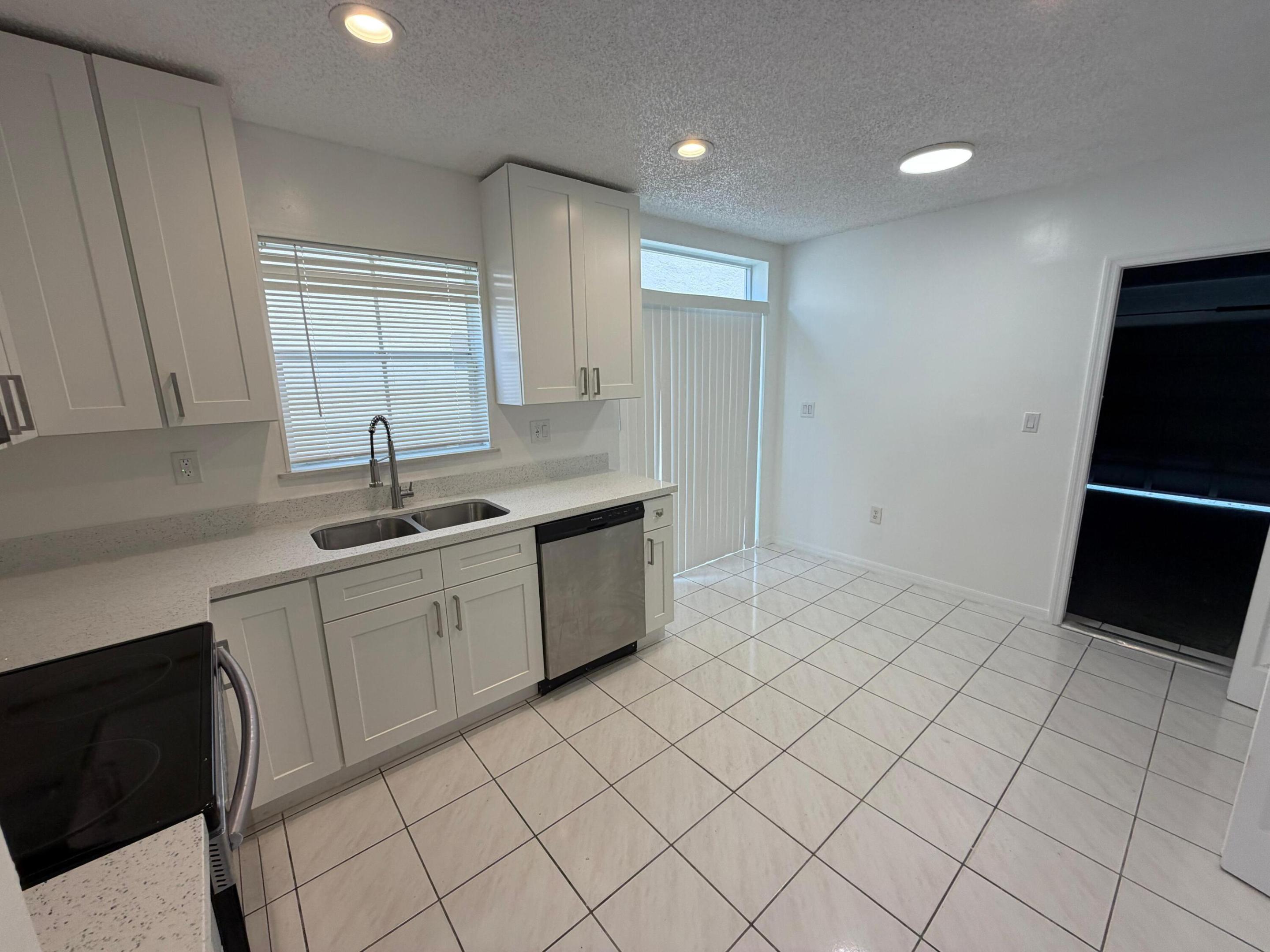 EMERALD POINTE - Residential Lease