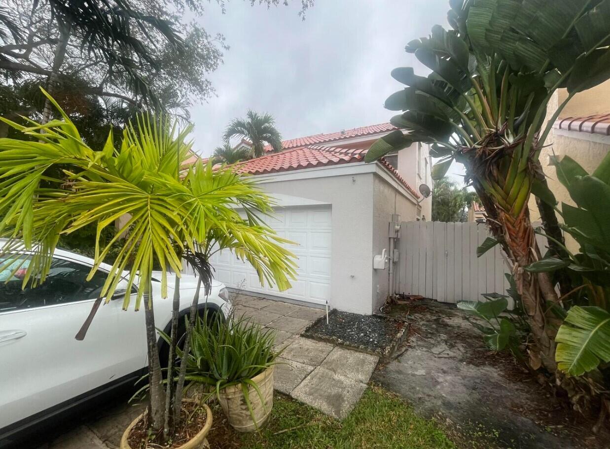 EMERALD POINTE - Residential Lease