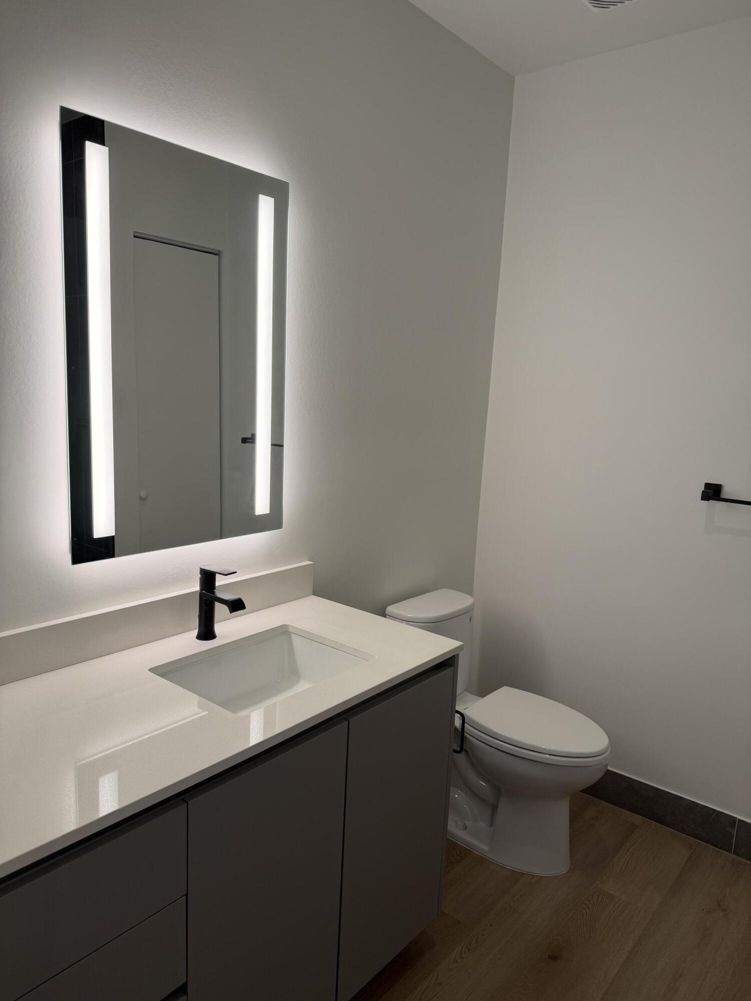 FT LAUDERDALE B-40 - Residential Lease