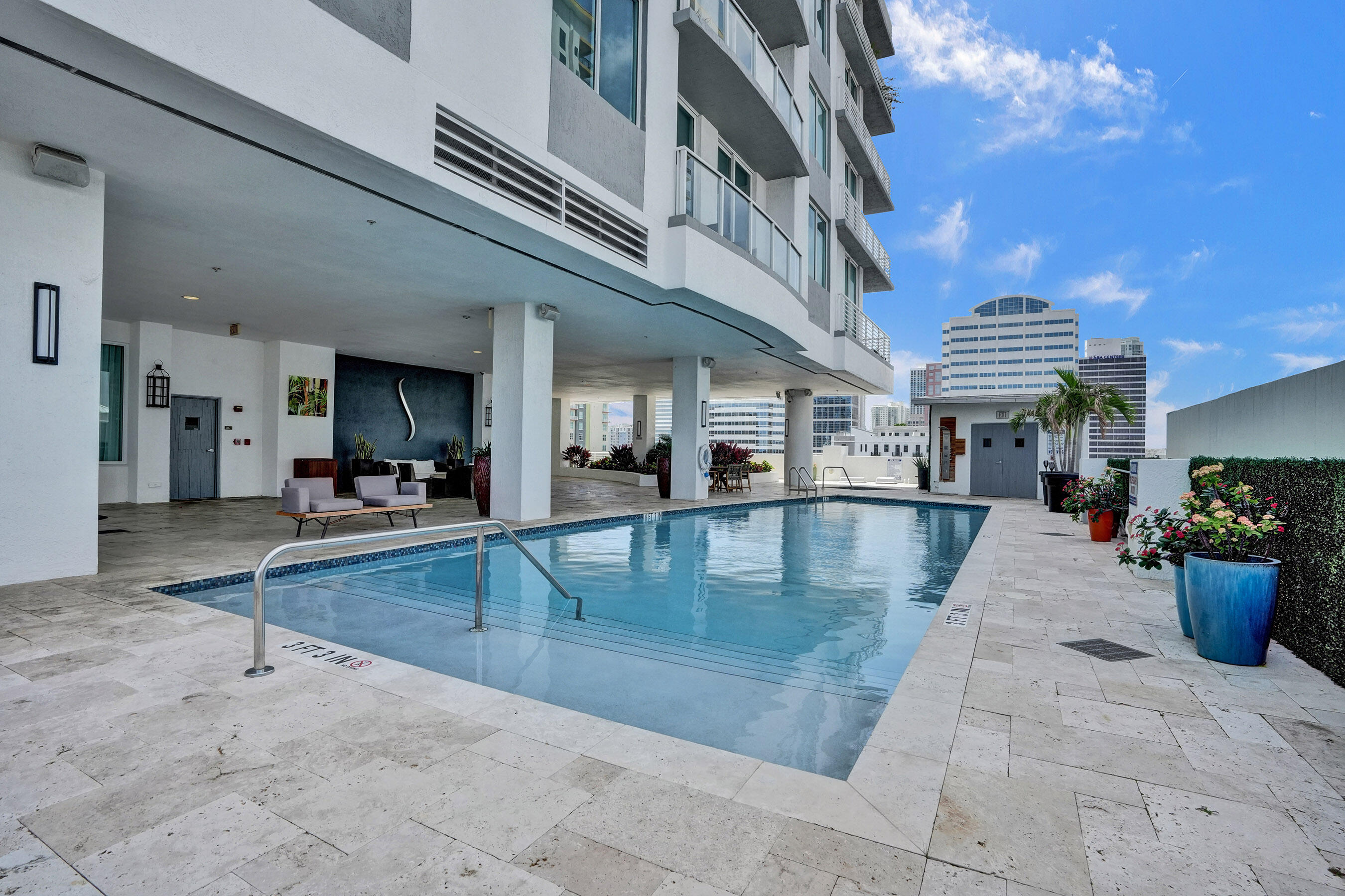 STRADA 315 CONDO - Residential