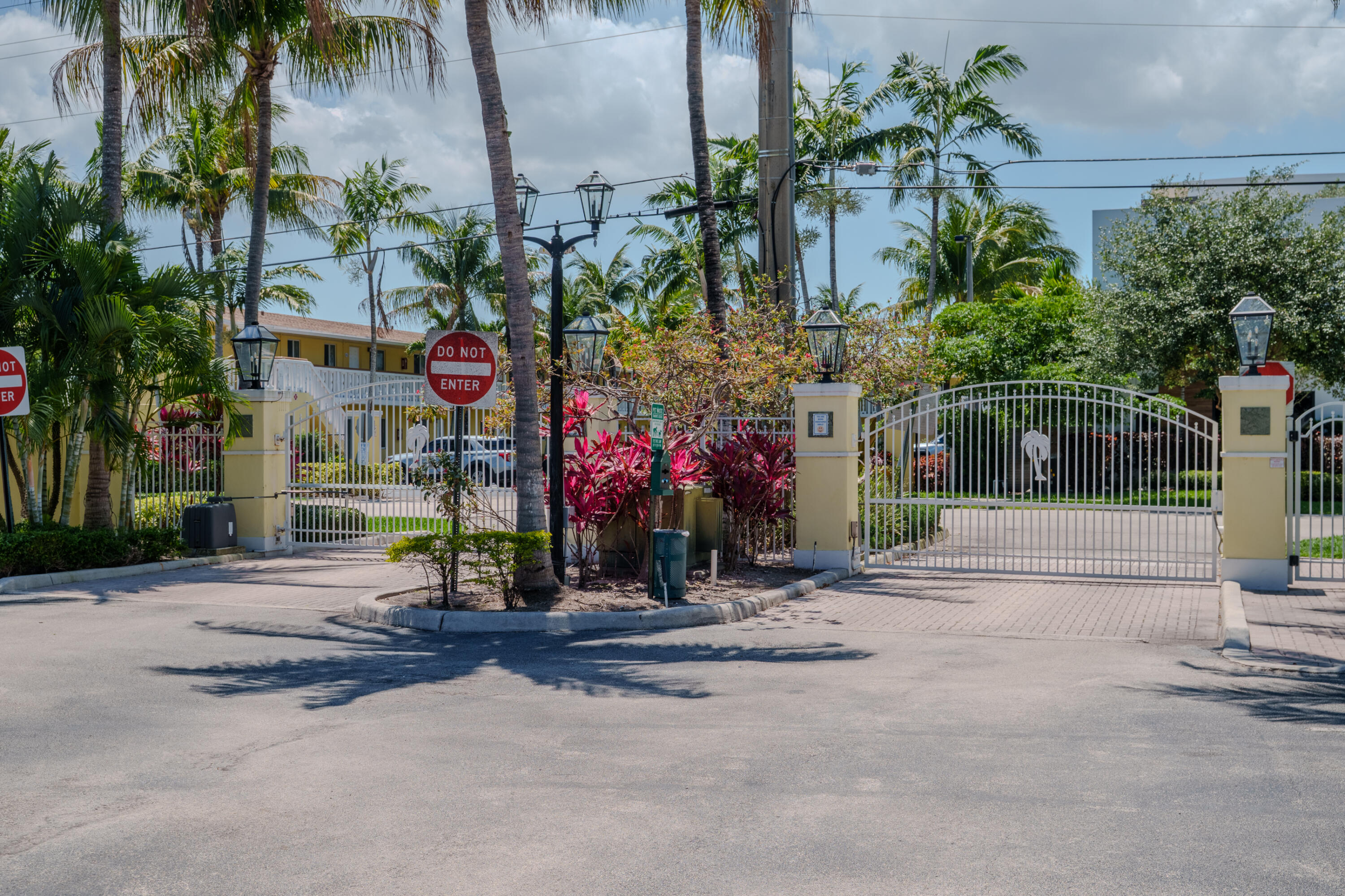 GROVE AT WILTON MANORS CONDO - Residential