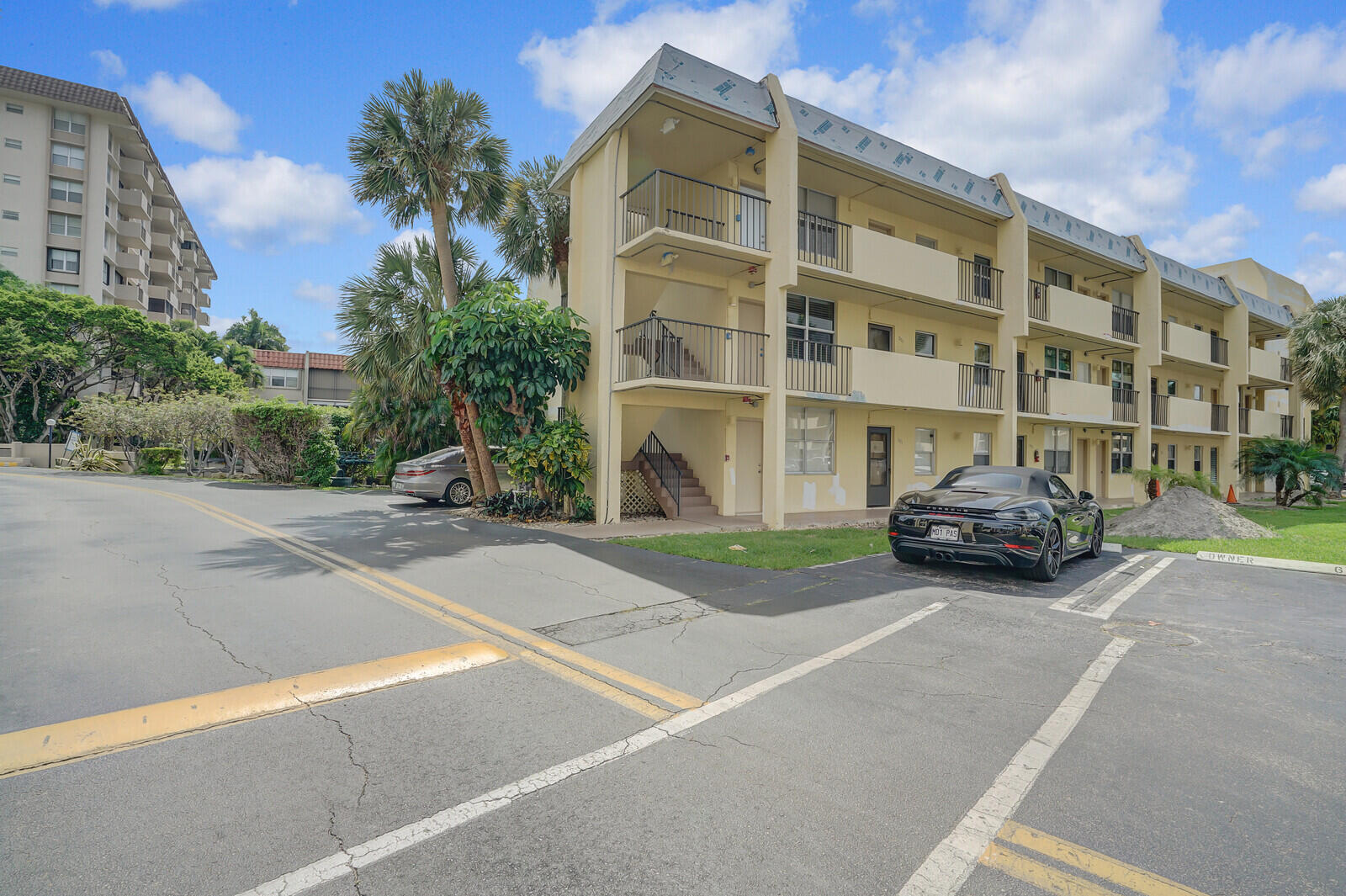 ISLAND CLUB ONE CONDO - Residential