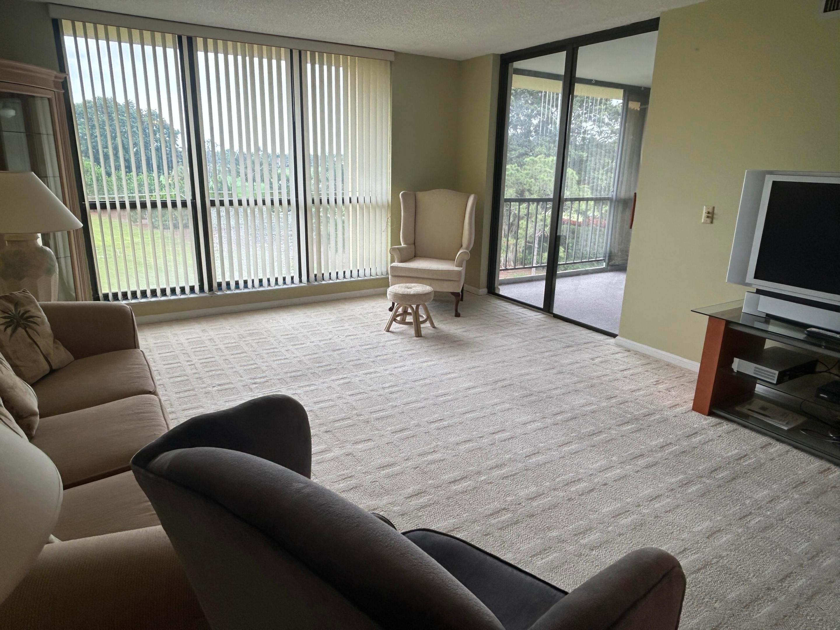WOODLAND LAKES - Residential