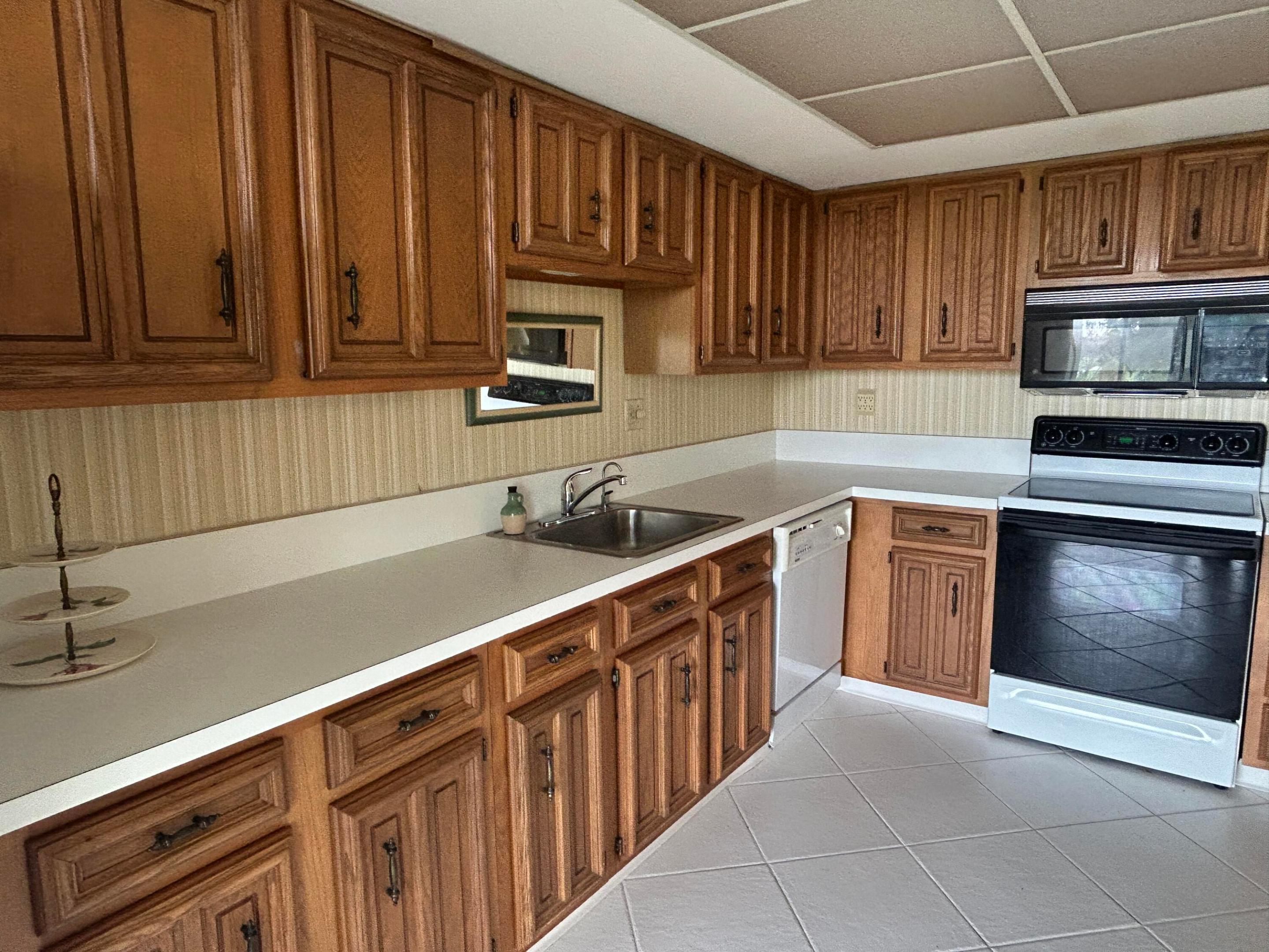 WOODLAND LAKES - Residential