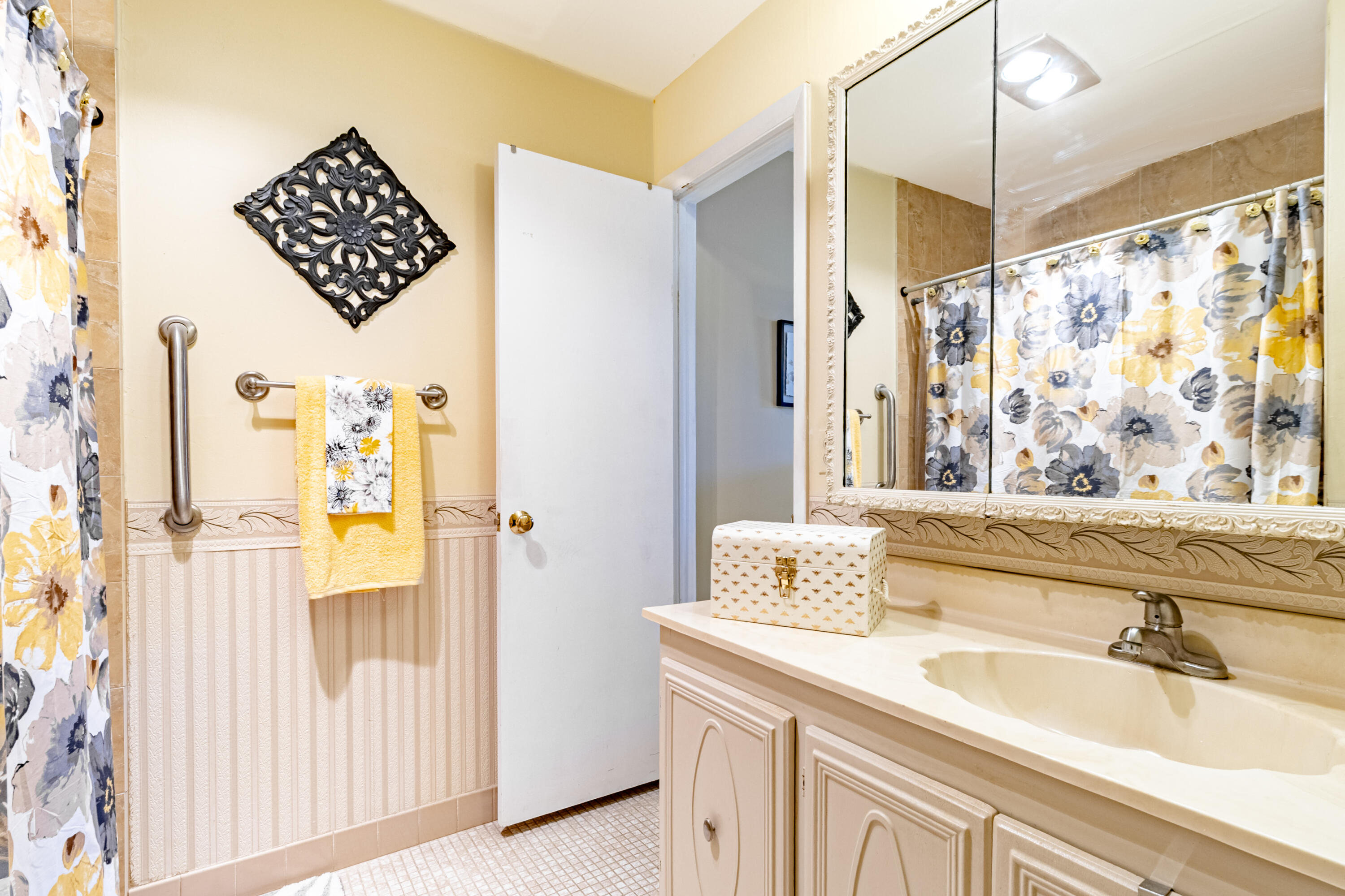 COVERED BRIDGE CONDO - Residential