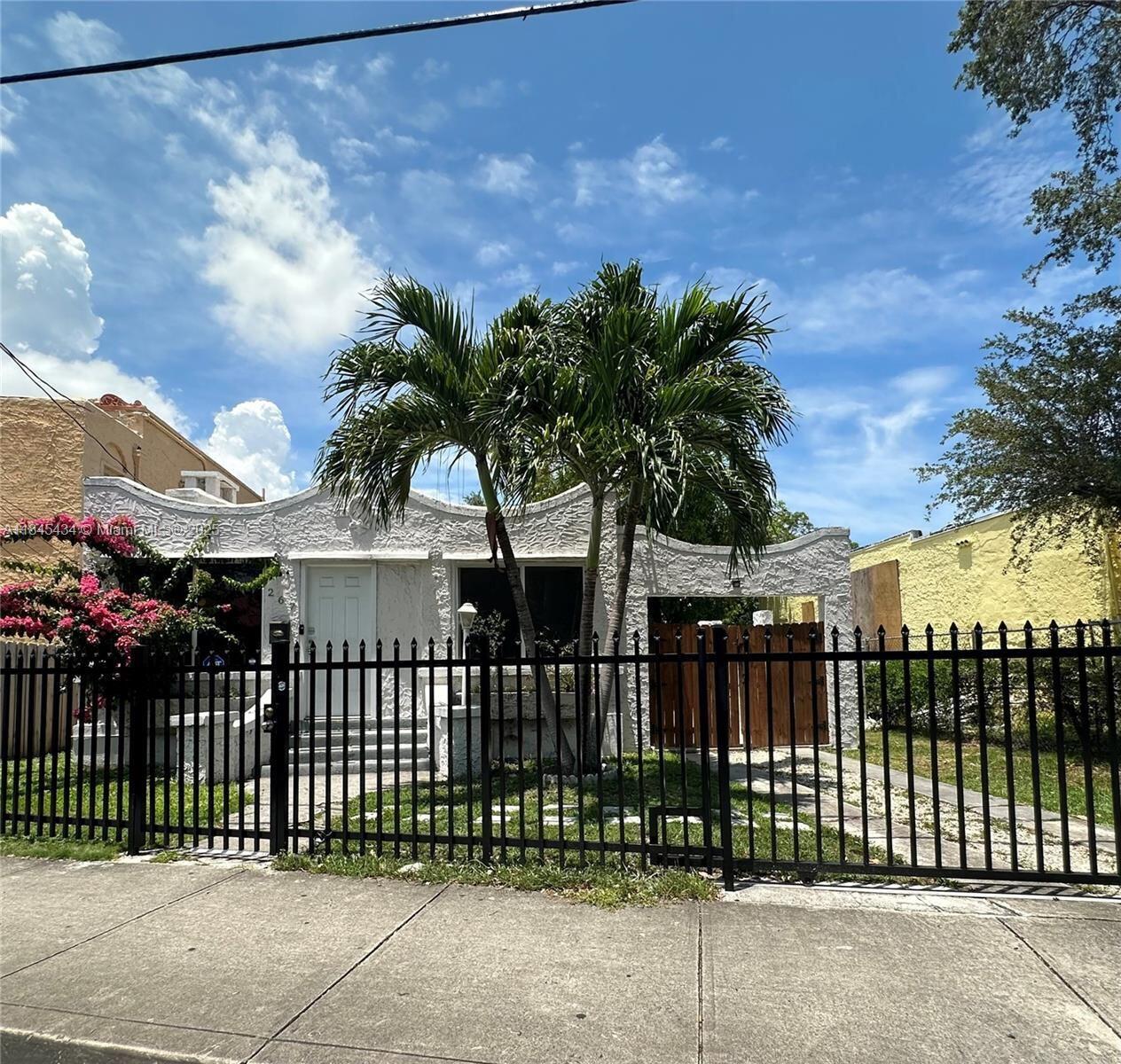 Charming and well-maintained 1-bedroom efficiency located in the heart of Miami! This cozy space offers a functional layout with a private bedroom, comfortable living area, and a practical kitchenette. Enjoy plenty of natural light and a clean, inviting atmosphere. Conveniently situated near major highways, shopping, dining, and just minutes from Wynwood, Midtown, and Downtown Miami. Perfect for a single occupant seeking comfort and accessibility. Quick approval process and ready for immediate move-in!