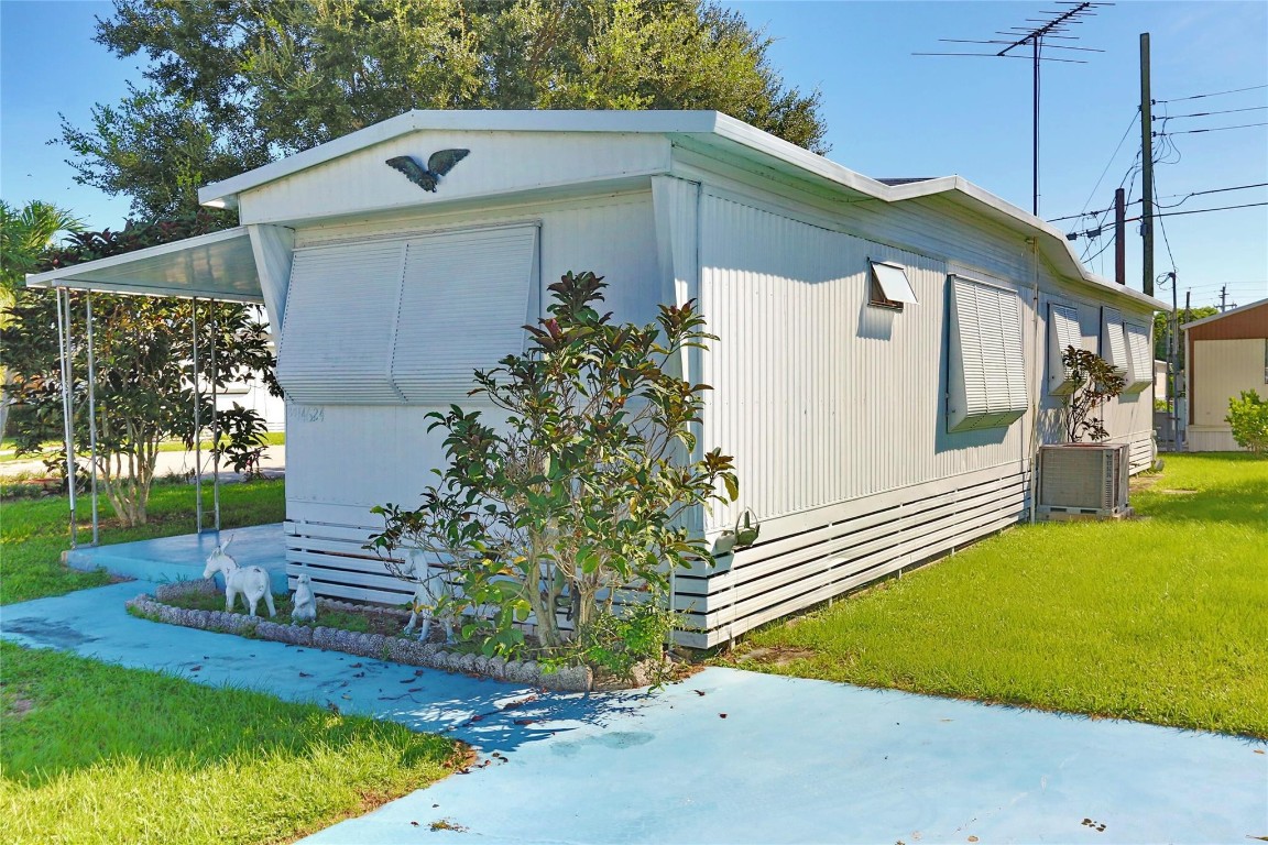WELCOME HOME!    WHAT AN EXCELLENT OPPORTUNITY TO LIVE IN THIS WELL-MAINTAINED MOBILE HOME PARK WITH COMMUNITY POOL AND LOCATED JUST A FEW MILES FROM I95, SHOPPING, THE FAMOUS BOYS MARKET, AND THE AMAZING NIGHT LIFE OF ATLANTIC AVENUE IN DELRAY. WITH A LITTLE IMAGINATION AND SOME UPDATING, THIS CAN BE YOUR NEW HOME OR 2ND HOME.  55+ COMMUNITY.