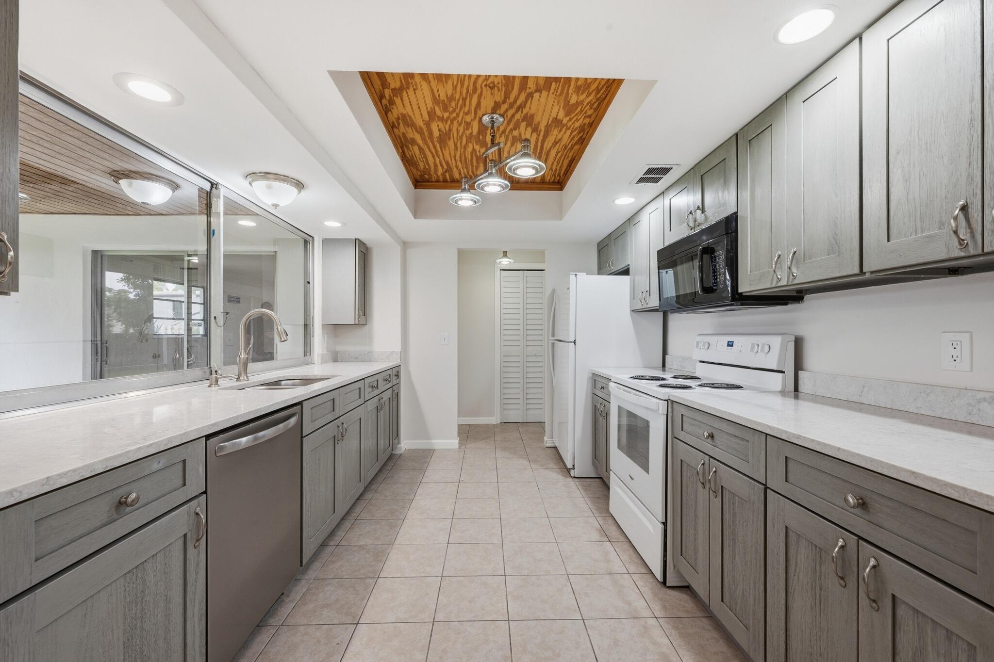 FLORIDA GARDENS 4 - Residential