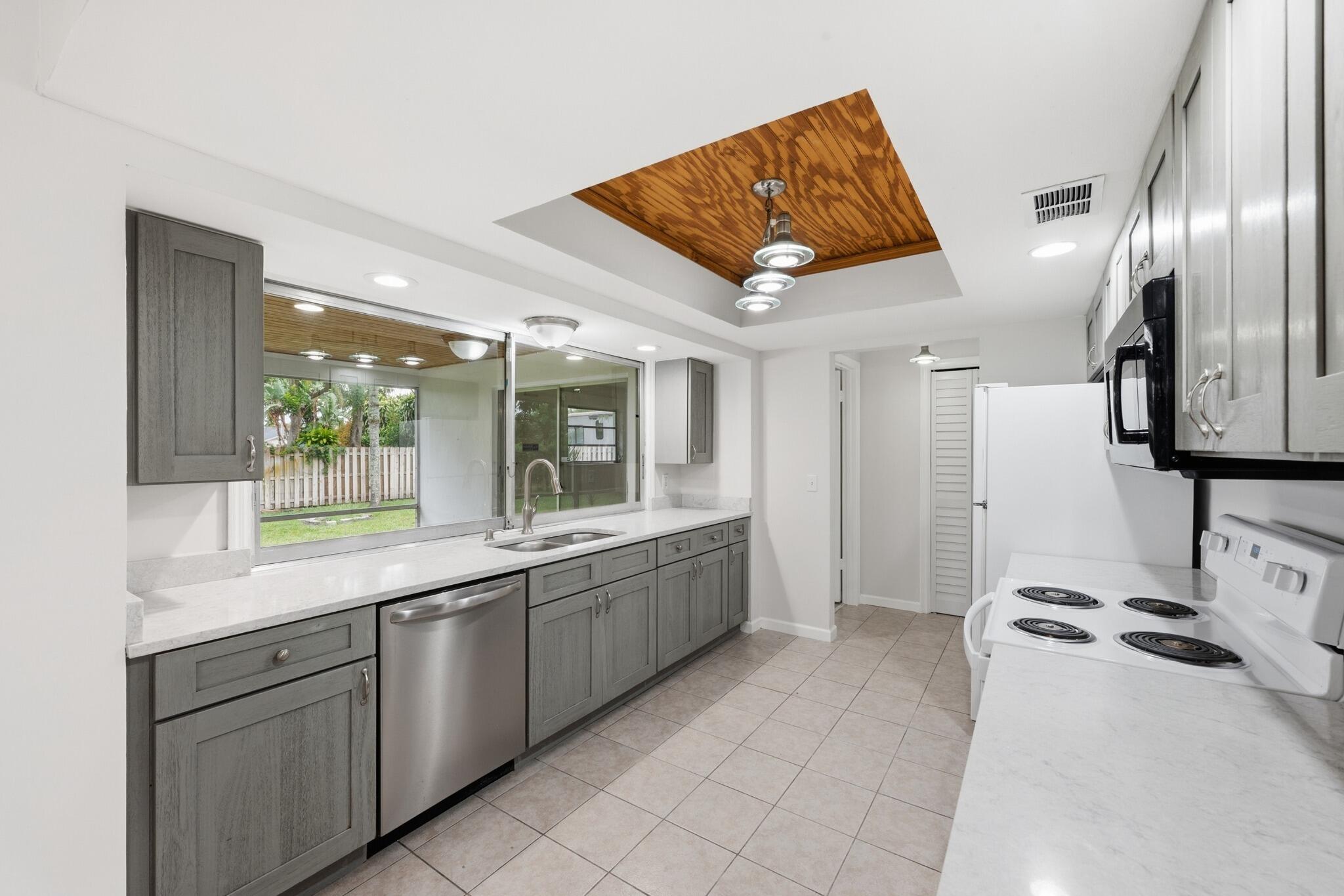 FLORIDA GARDENS 4 - Residential
