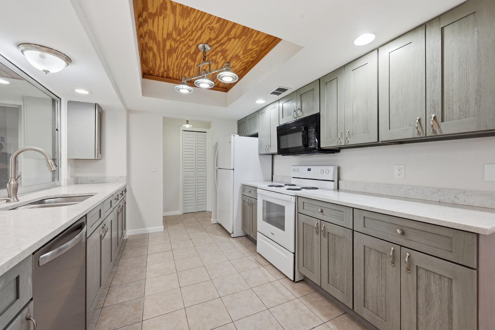 FLORIDA GARDENS 4 - Residential