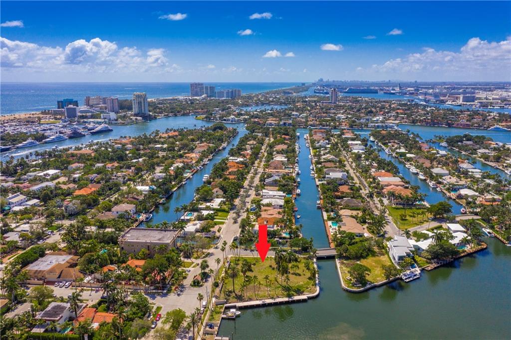 Outstanding opportunity to build your dream home! Large interior point lot with 325' of water frontage on Sunset Lake. NEW SEAWALL & DOCK! Can build either 1 or 2 homes. Wide water views, located in a gated community on the S side of Las Olas with quick and easy ocean access. Easy walk or bike ride to Fort Lauderdale Beach, fine dining and nightlife.