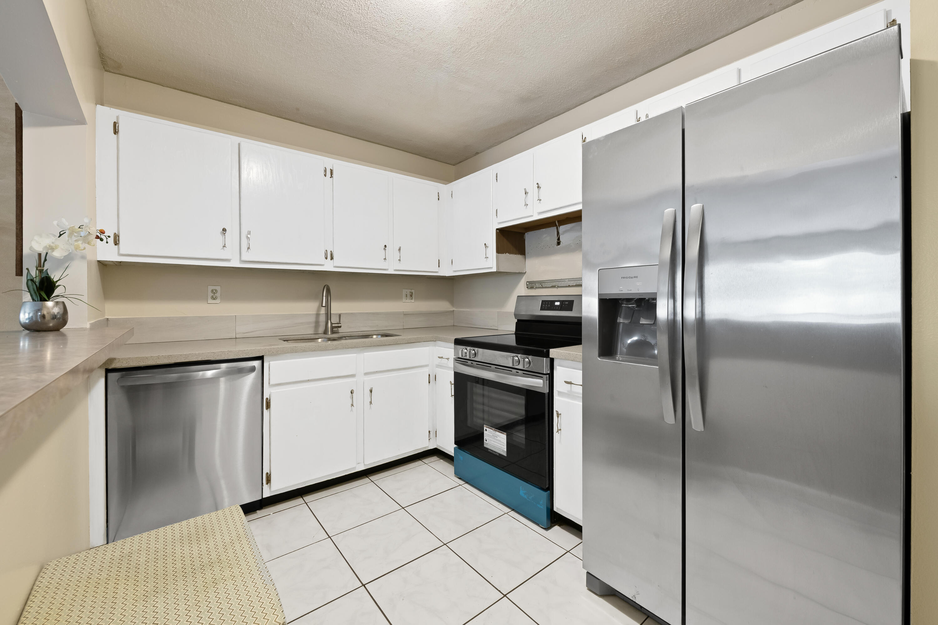 RAMBLEWOOD EAST CONDO - Residential