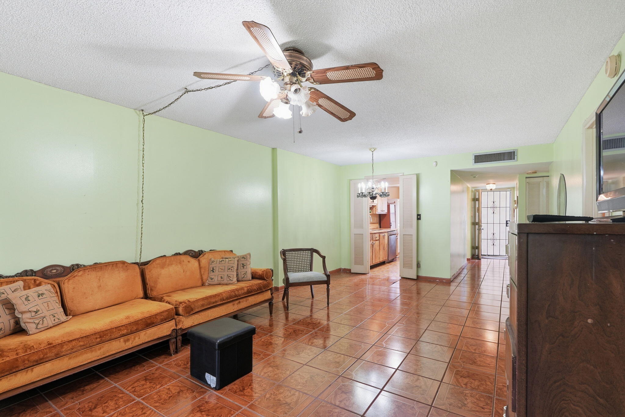 CYPRESS CHASE CONDO NO 5 - Residential