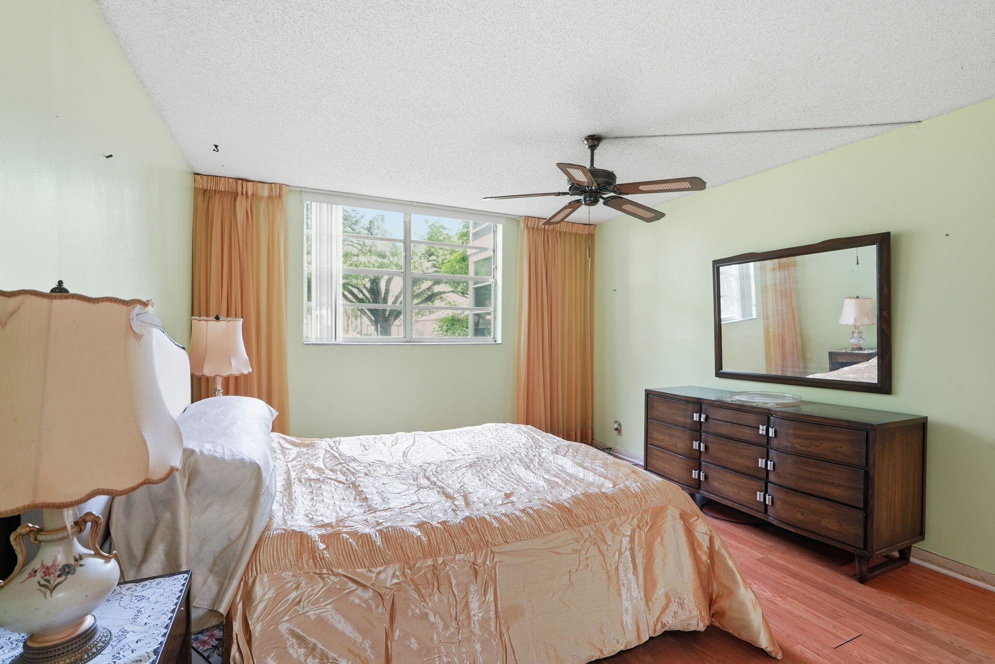 CYPRESS CHASE CONDO NO 5 - Residential