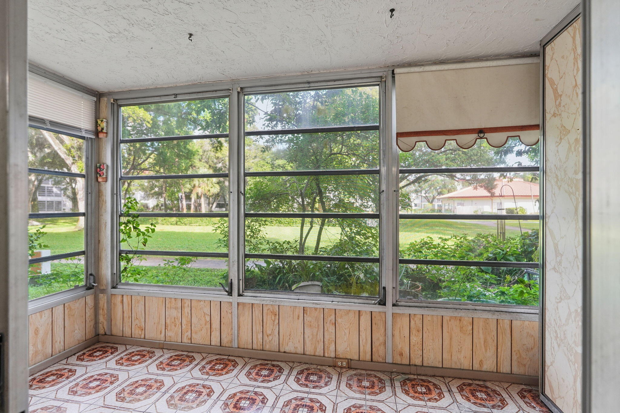 CYPRESS CHASE CONDO NO 5 - Residential