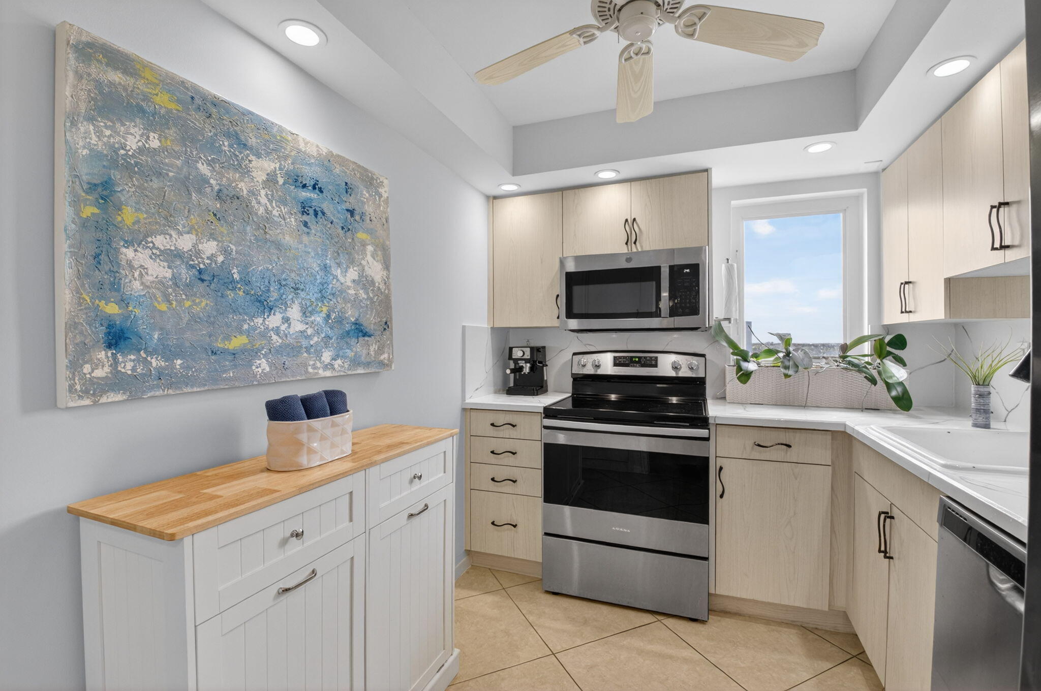 AMBASSADORS V NORTH CONDO - Residential