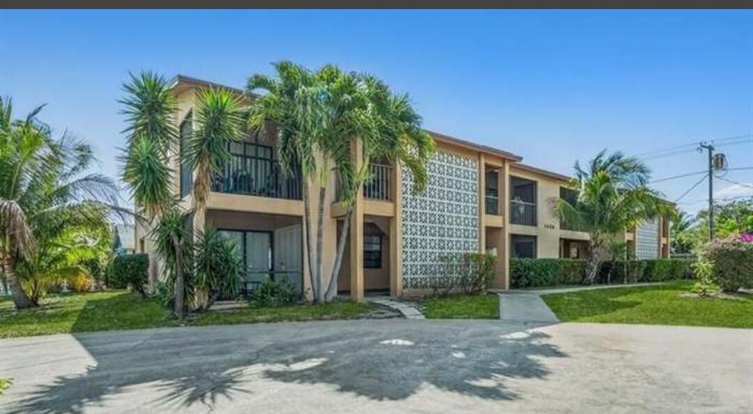Welcome to this charming condominium located in the heart of Lake Worth Beach. This unit with comfortable living space with an open floor plan, allowing for plenty of natural light. Enjoy the convenience of nearby shops, dining, and beautiful beaches. No age or rental restrictions.  Remodeled spacious and cozy 2-bedroom 2 bath second floor apartment located in walk distance to schools, grocery stores, restaurants, close to intracoastal and ocean. New kitchen cabinets and new appliances including washer just installed, new flooring around the unit as well as paint. Newer  AC system! It is fresh and ready to move in .