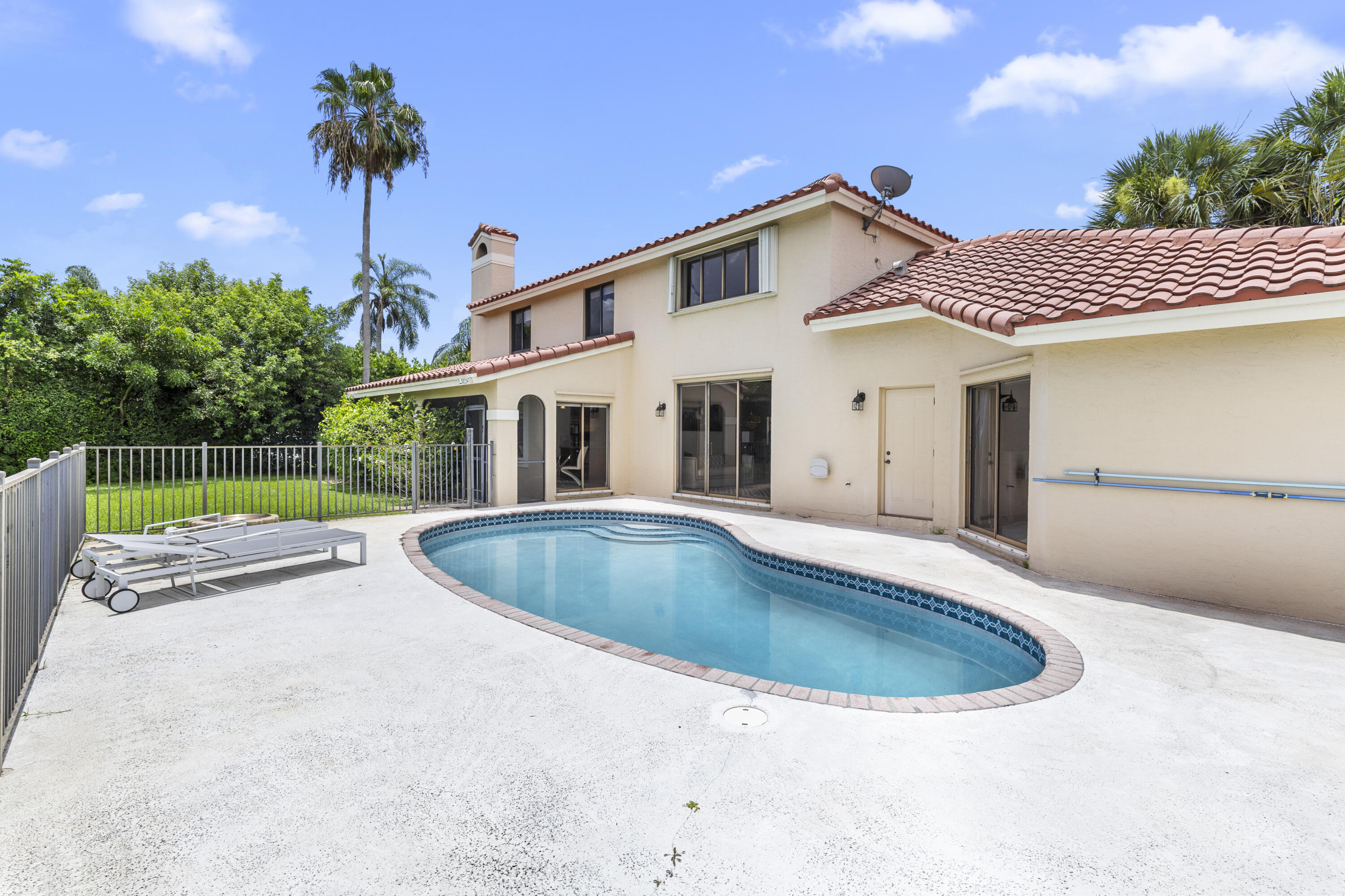 GREENVIEW SHORES 2 OF WELLINGTON - Residential Lease
