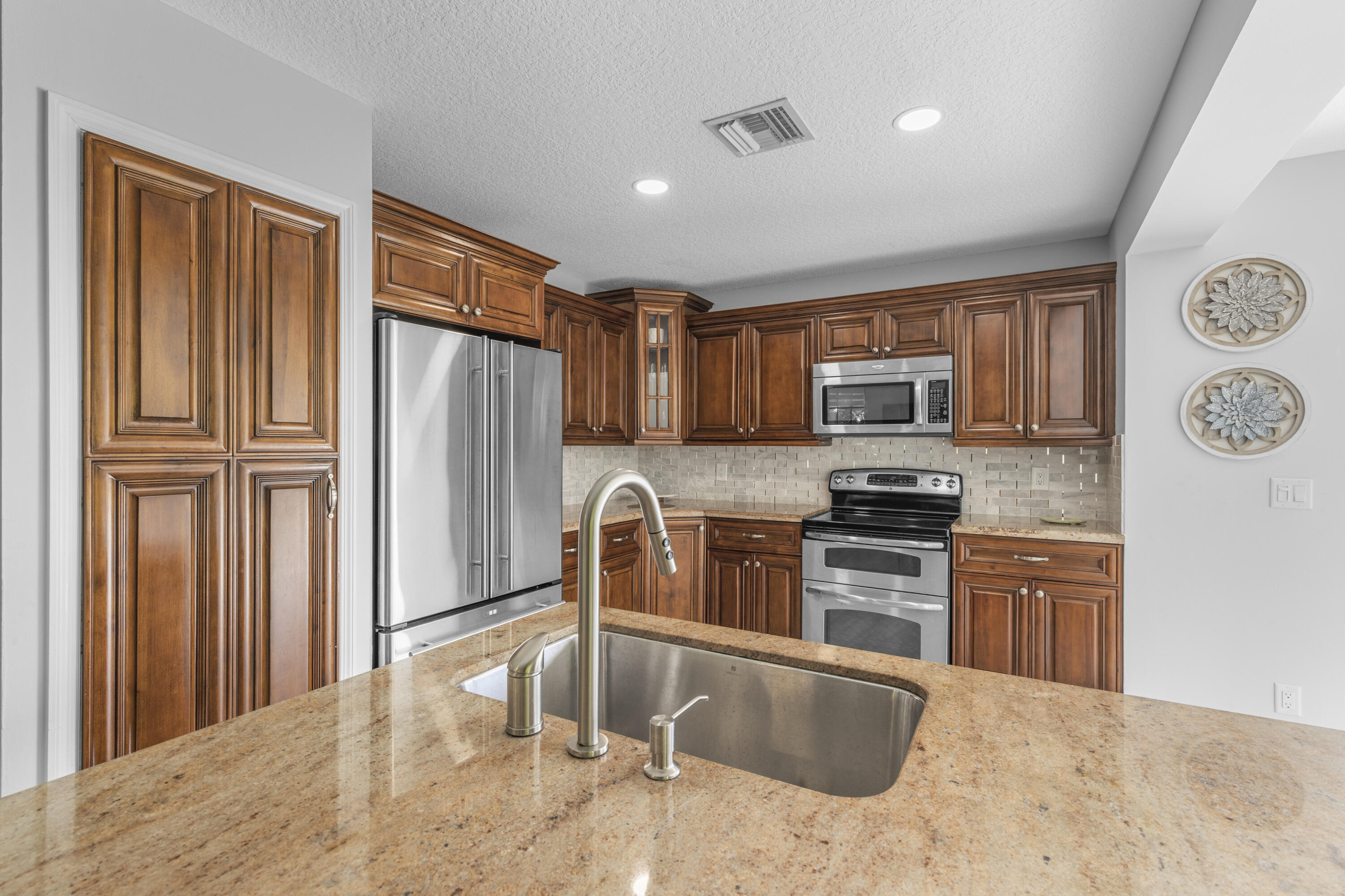 GREENVIEW SHORES 2 OF WELLINGTON - Residential Lease