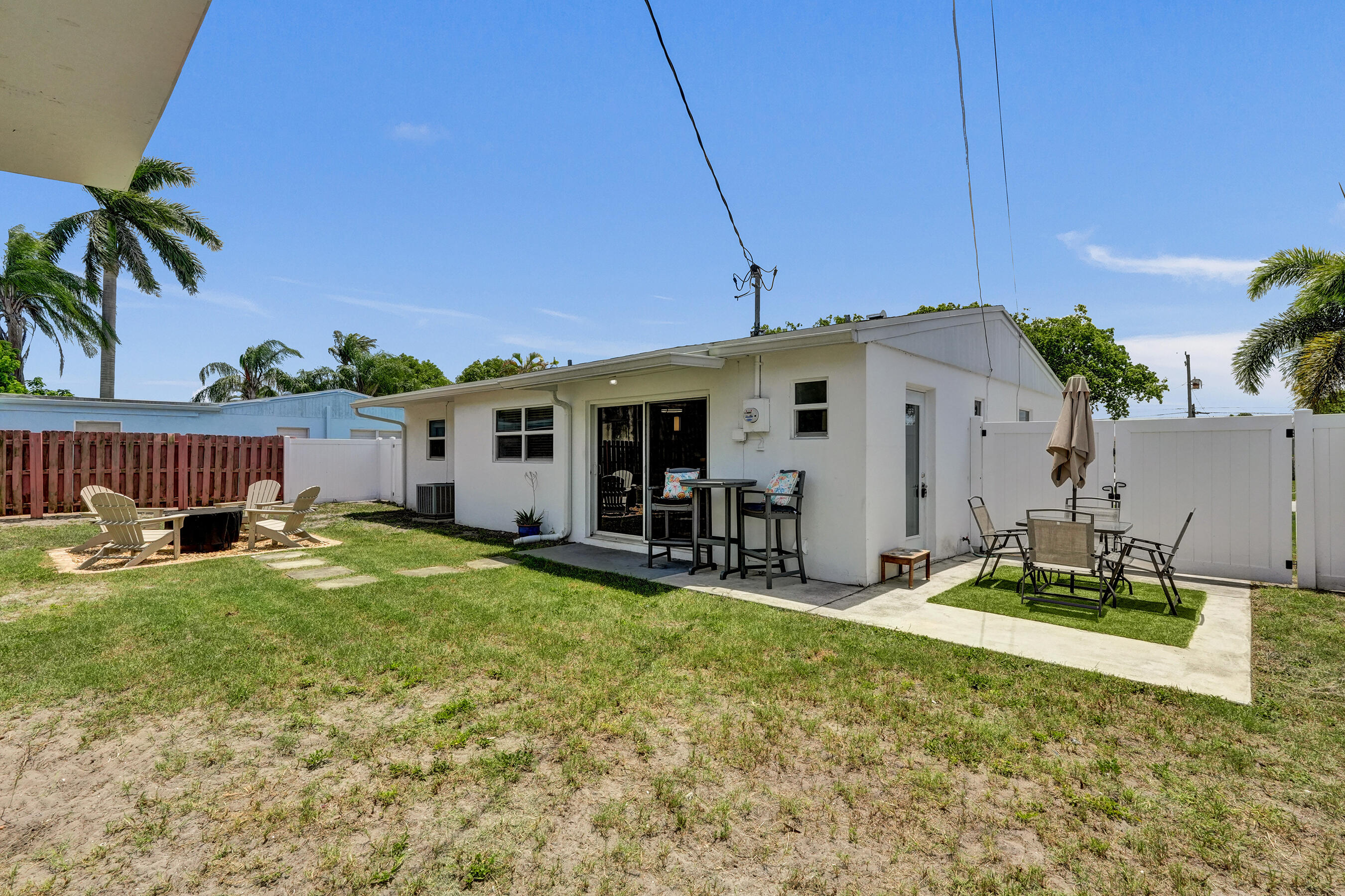 PALM BEACH SQUARE UNIT 1 - Residential Lease