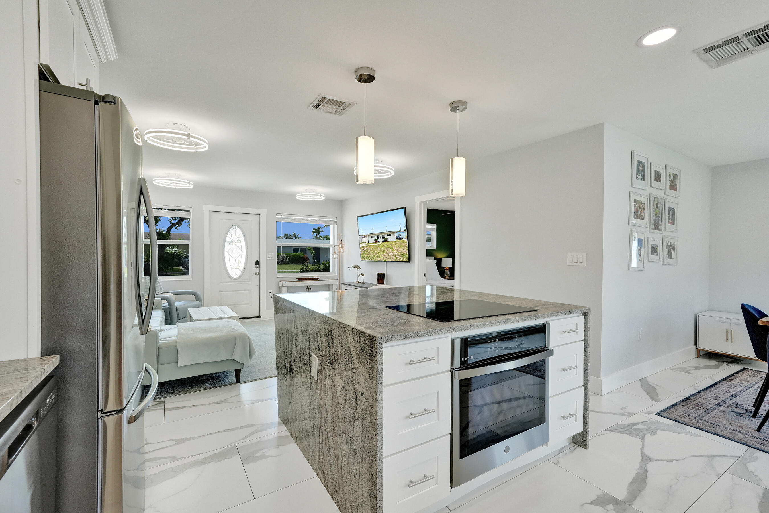PALM BEACH SQUARE UNIT 1 - Residential Lease