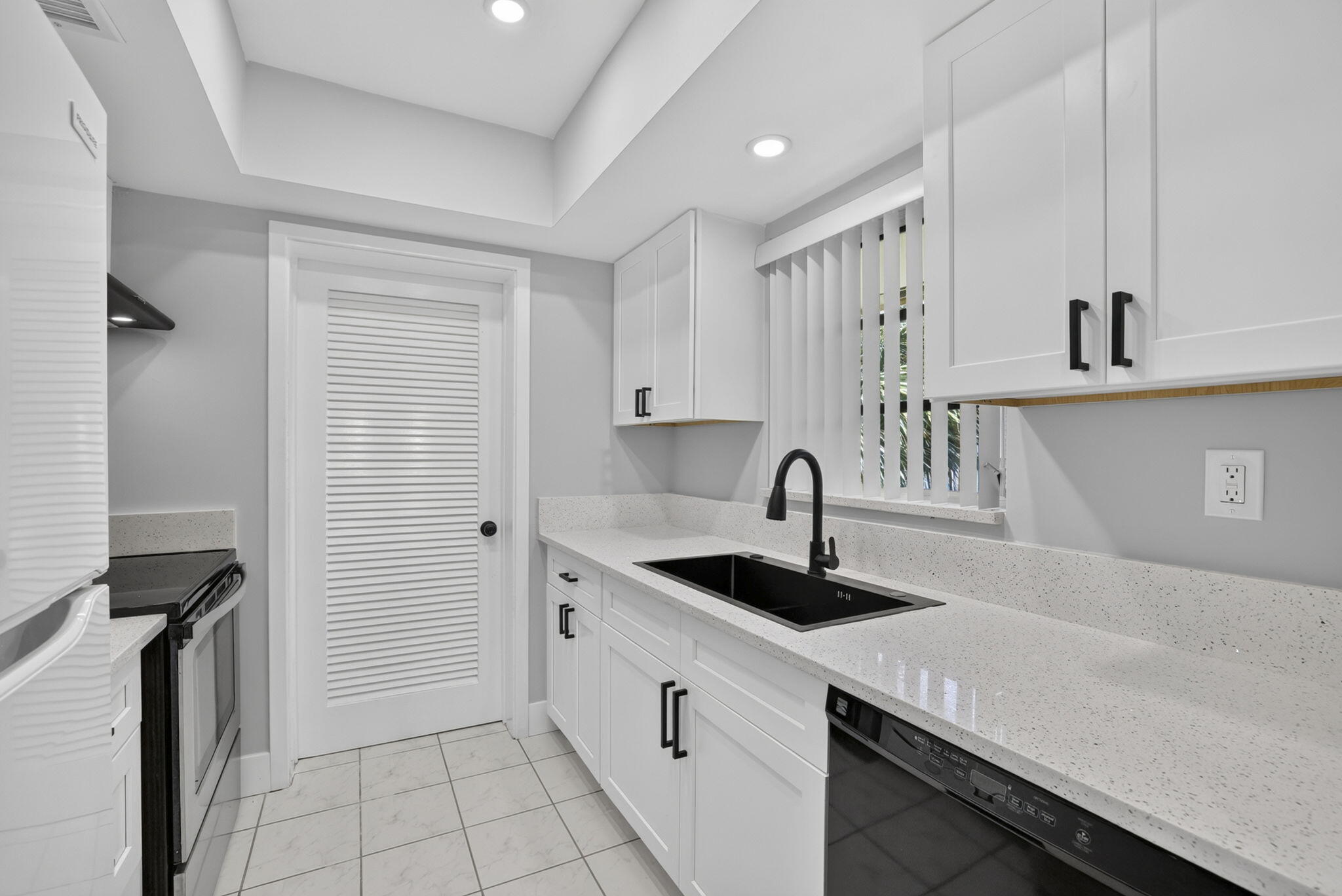 LIGHTHOUSE BAY CONDO - Residential Lease