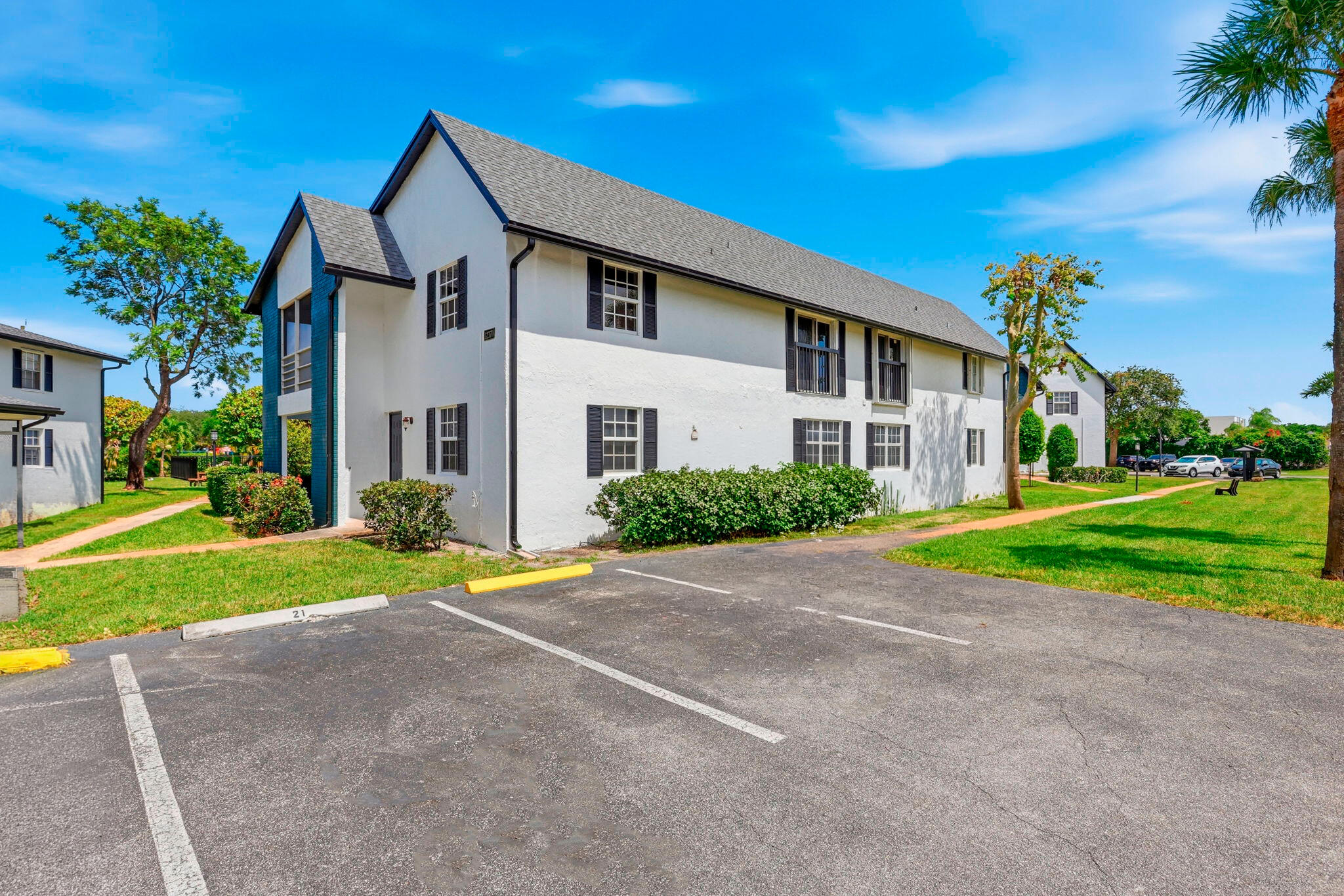GARDENWAY A THRU Q CONDOS - Residential Lease