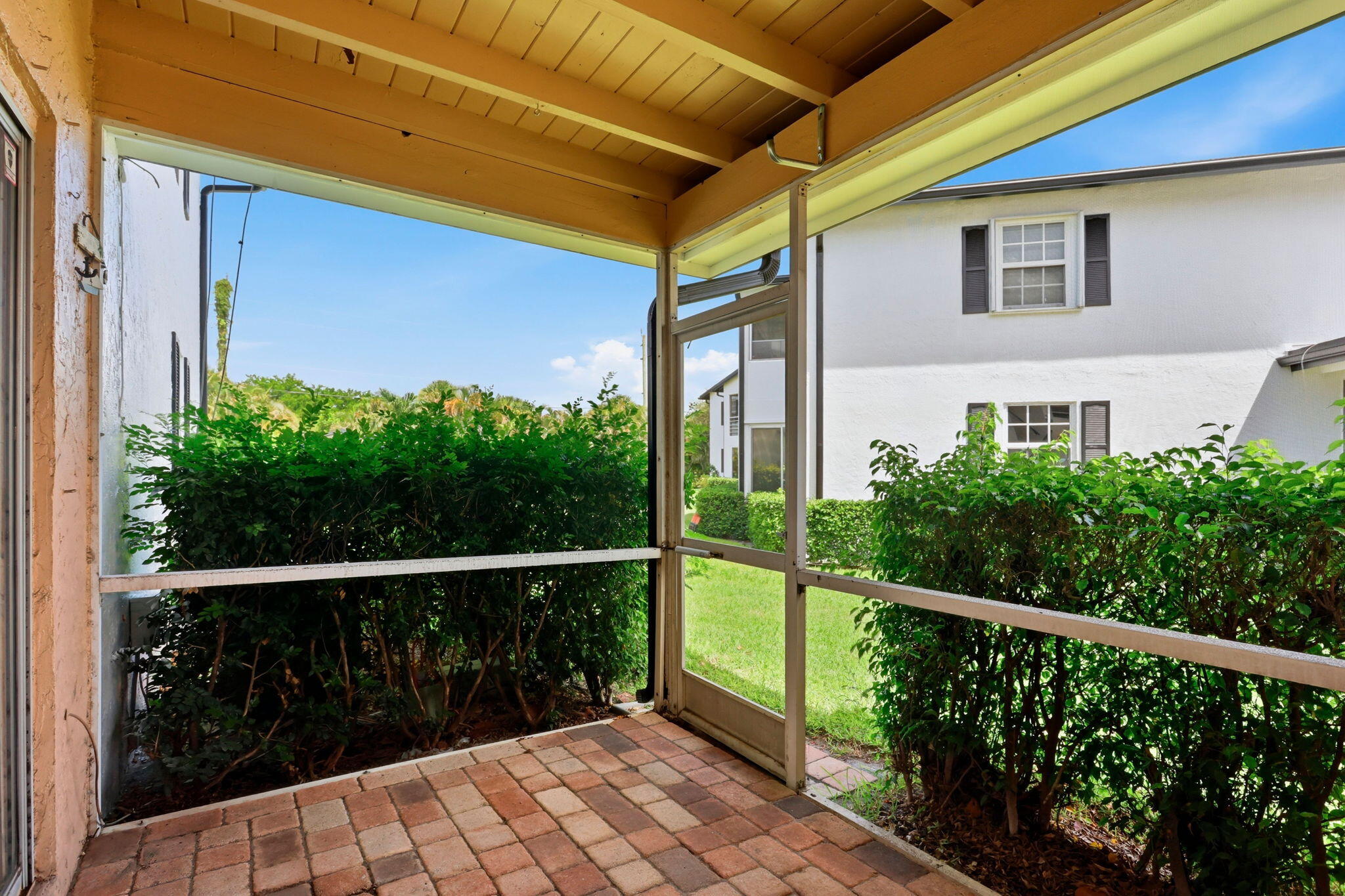 GARDENWAY A THRU Q CONDOS - Residential Lease