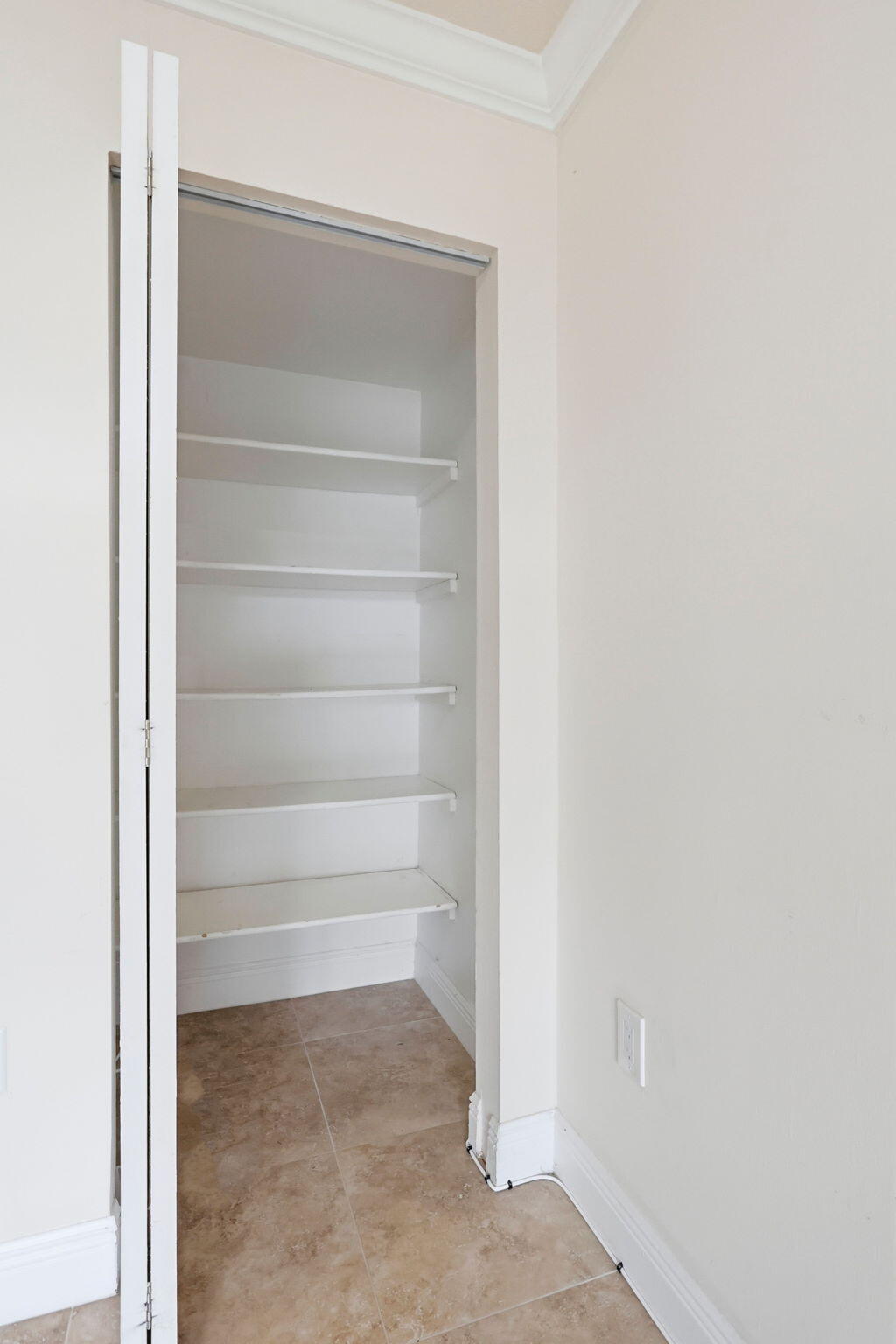 GARDENWAY A THRU Q CONDOS - Residential Lease