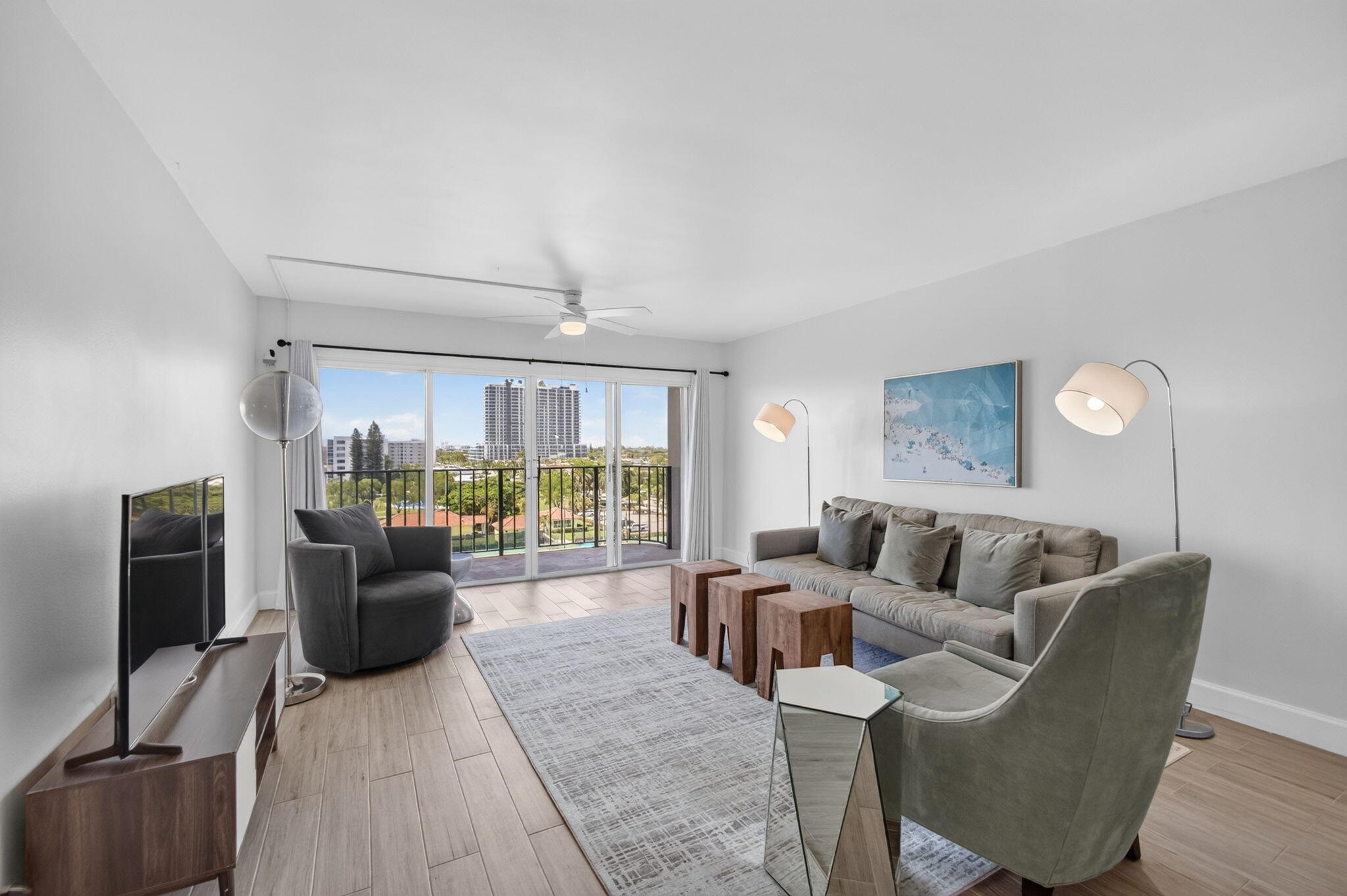 LAKE HARBOUR TOWERS CONDO - Residential