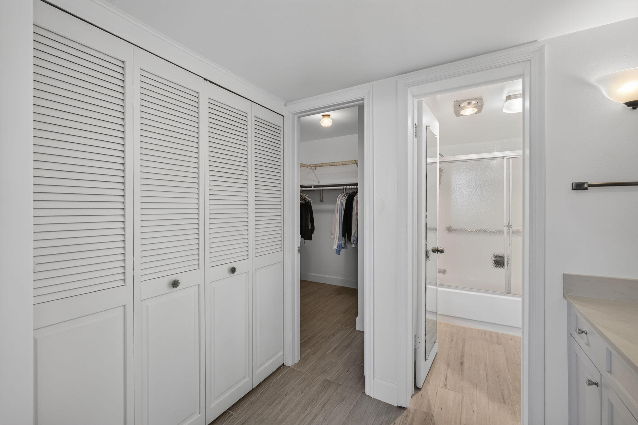 LAKE HARBOUR TOWERS CONDO - Residential