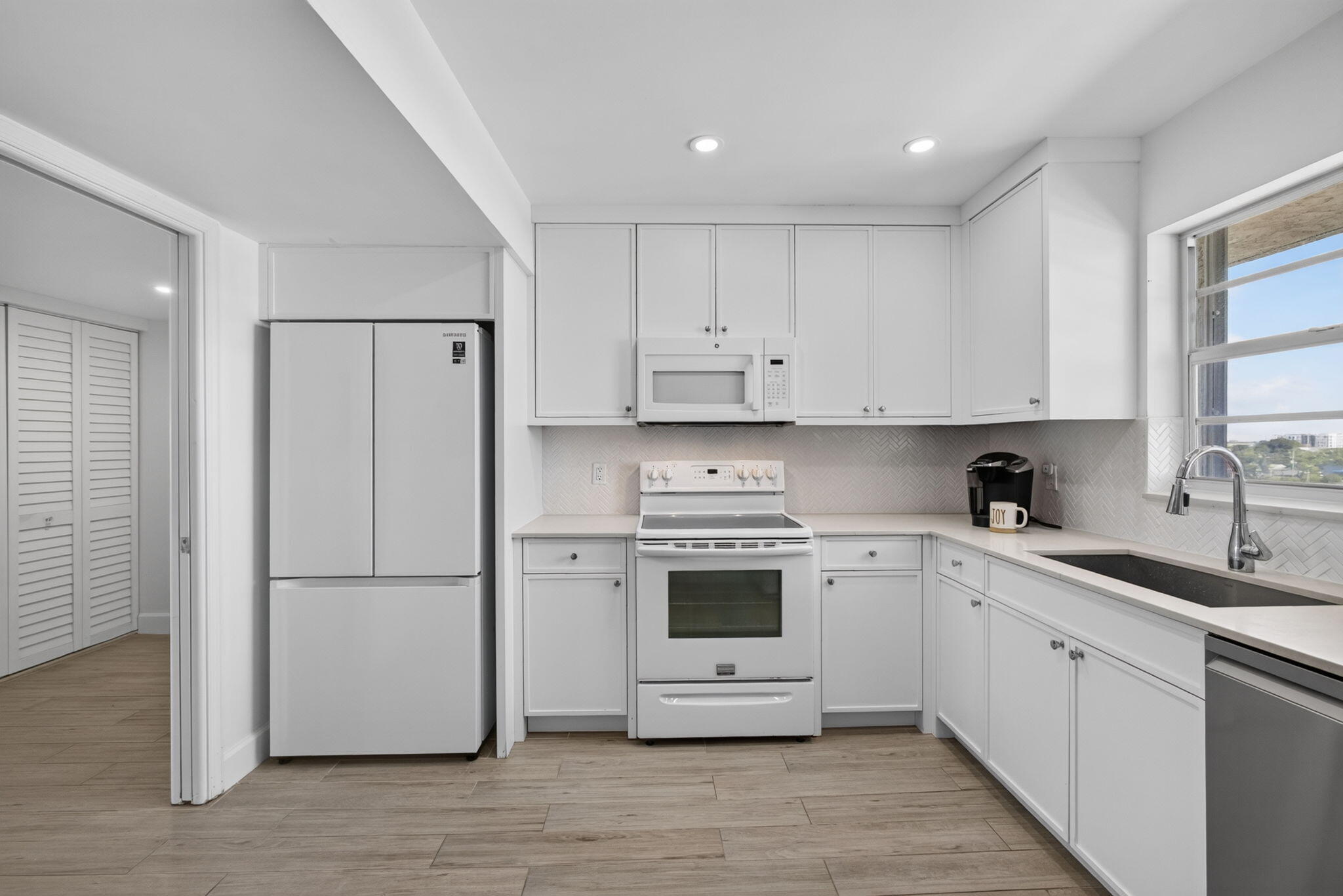 LAKE HARBOUR TOWERS CONDO - Residential