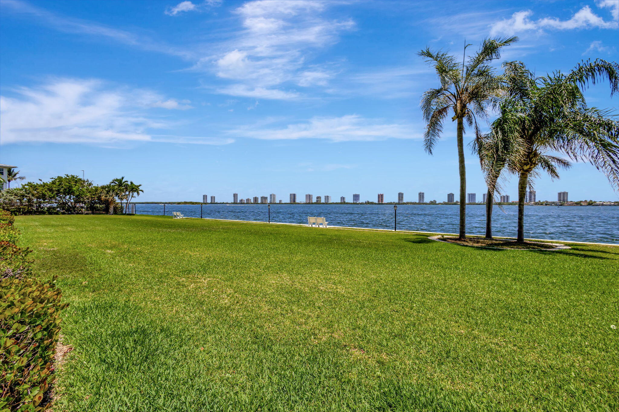 LAKE HARBOUR TOWERS CONDO - Residential