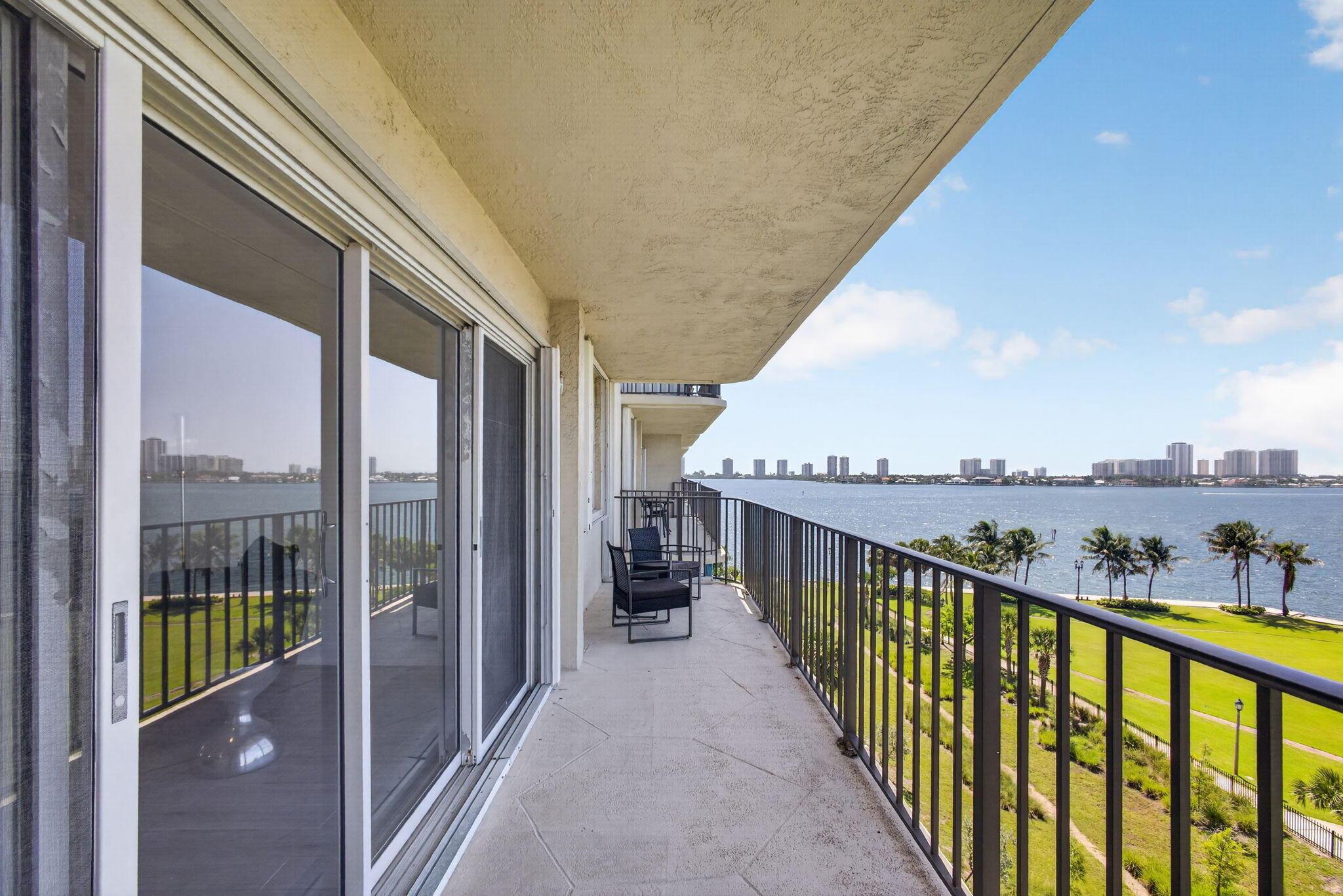 LAKE HARBOUR TOWERS CONDO - Residential