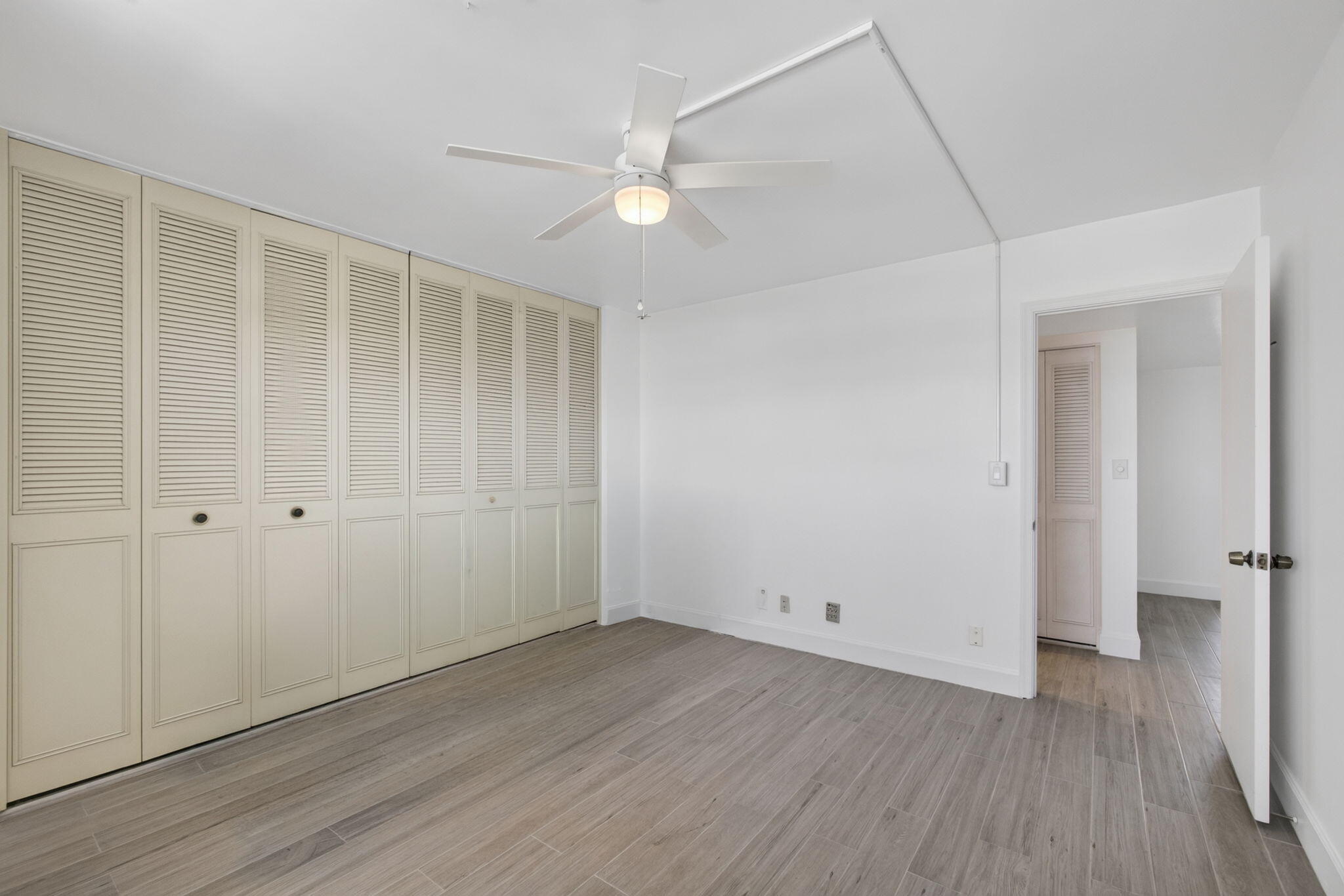 LAKE HARBOUR TOWERS CONDO - Residential