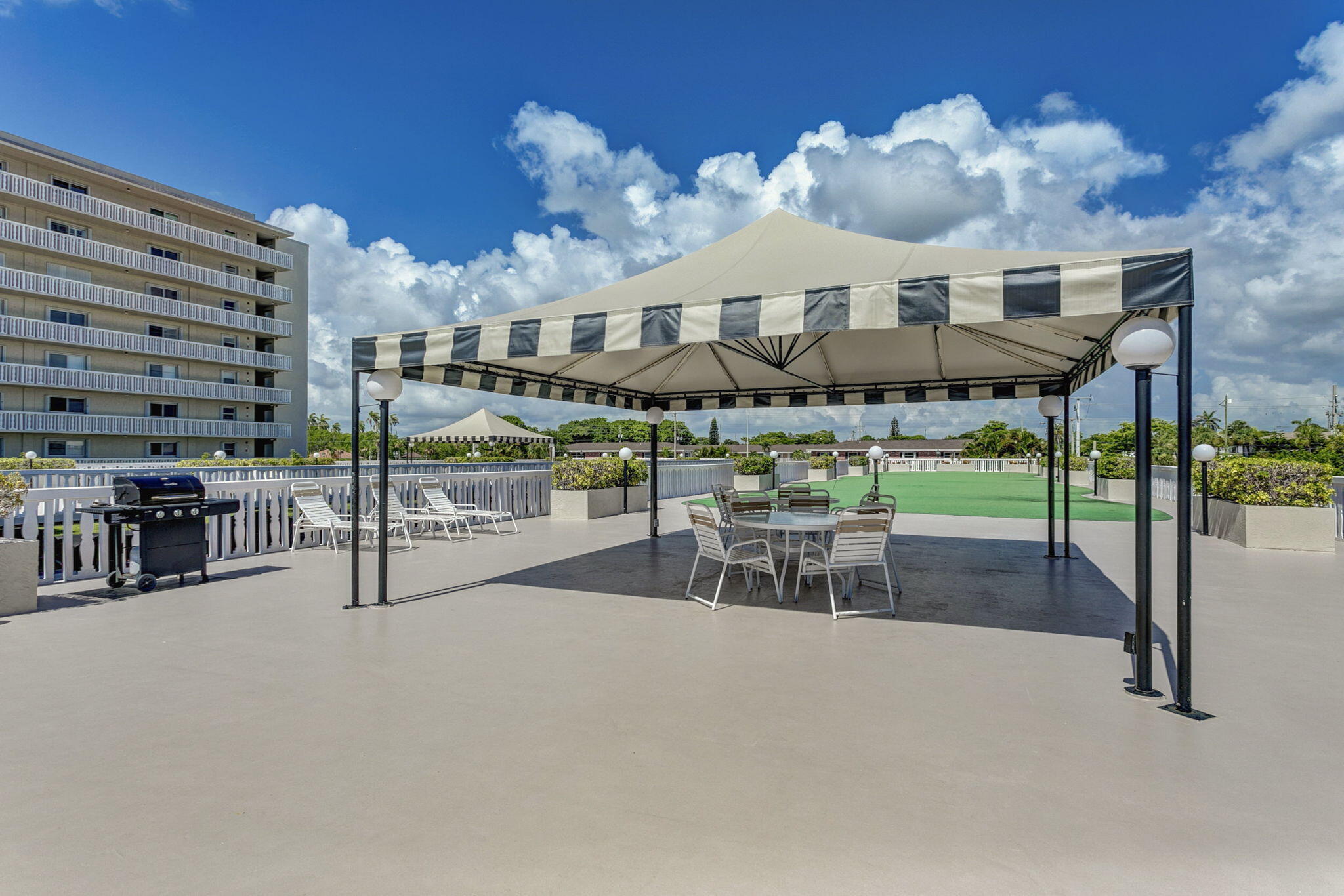LAKE HARBOUR TOWERS CONDO - Residential