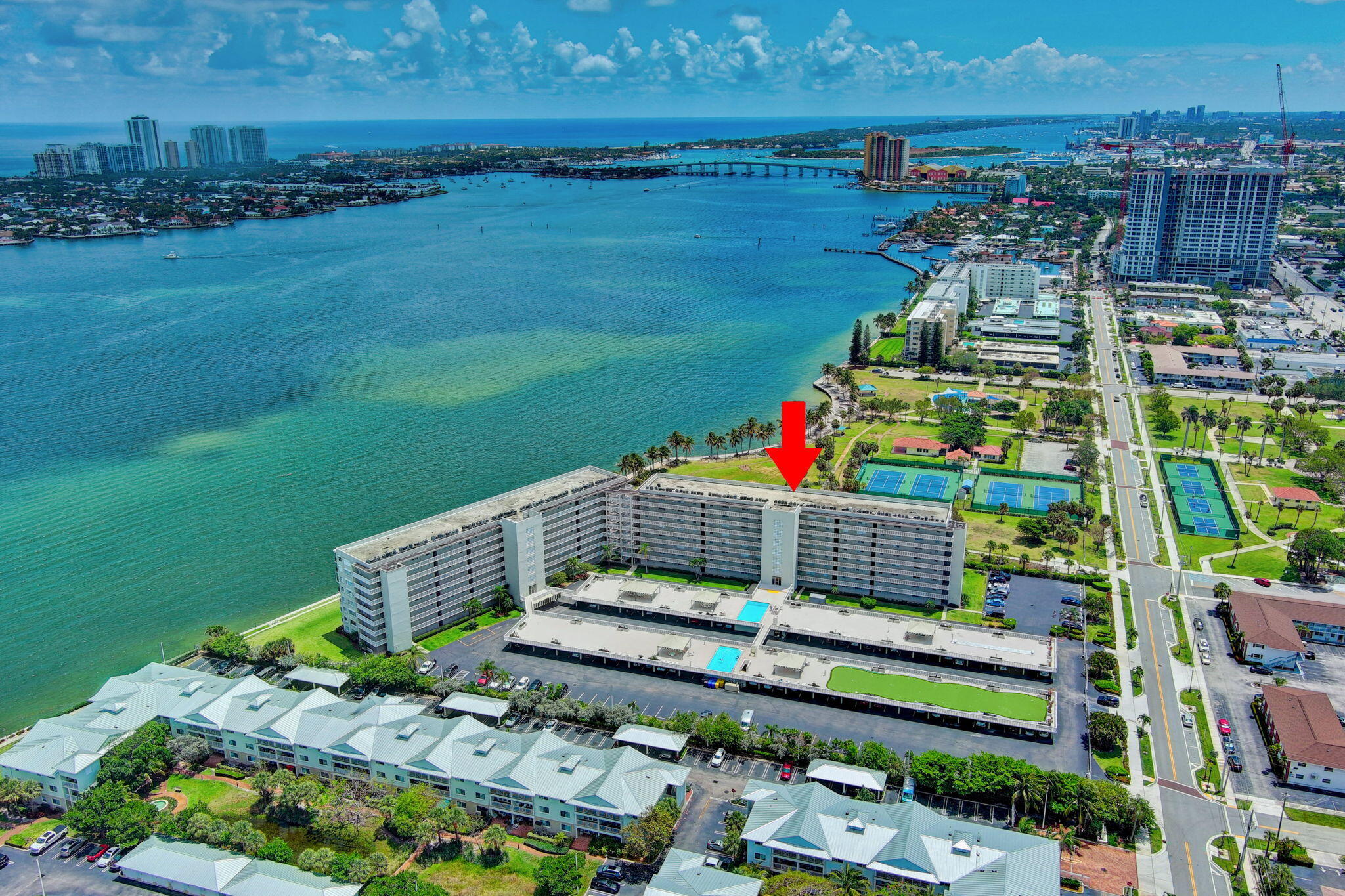 LAKE HARBOUR TOWERS CONDO - Residential