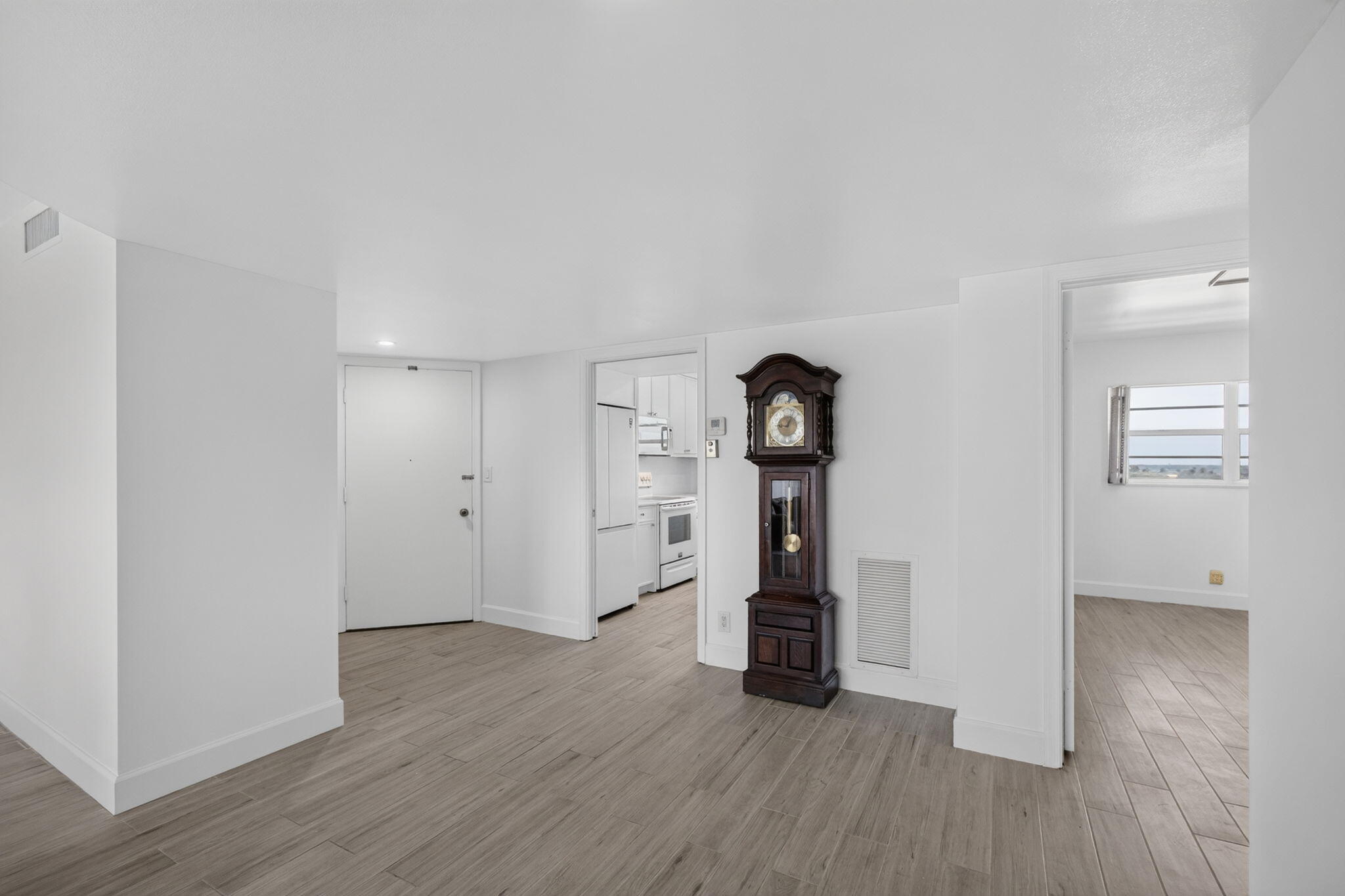 LAKE HARBOUR TOWERS CONDO - Residential