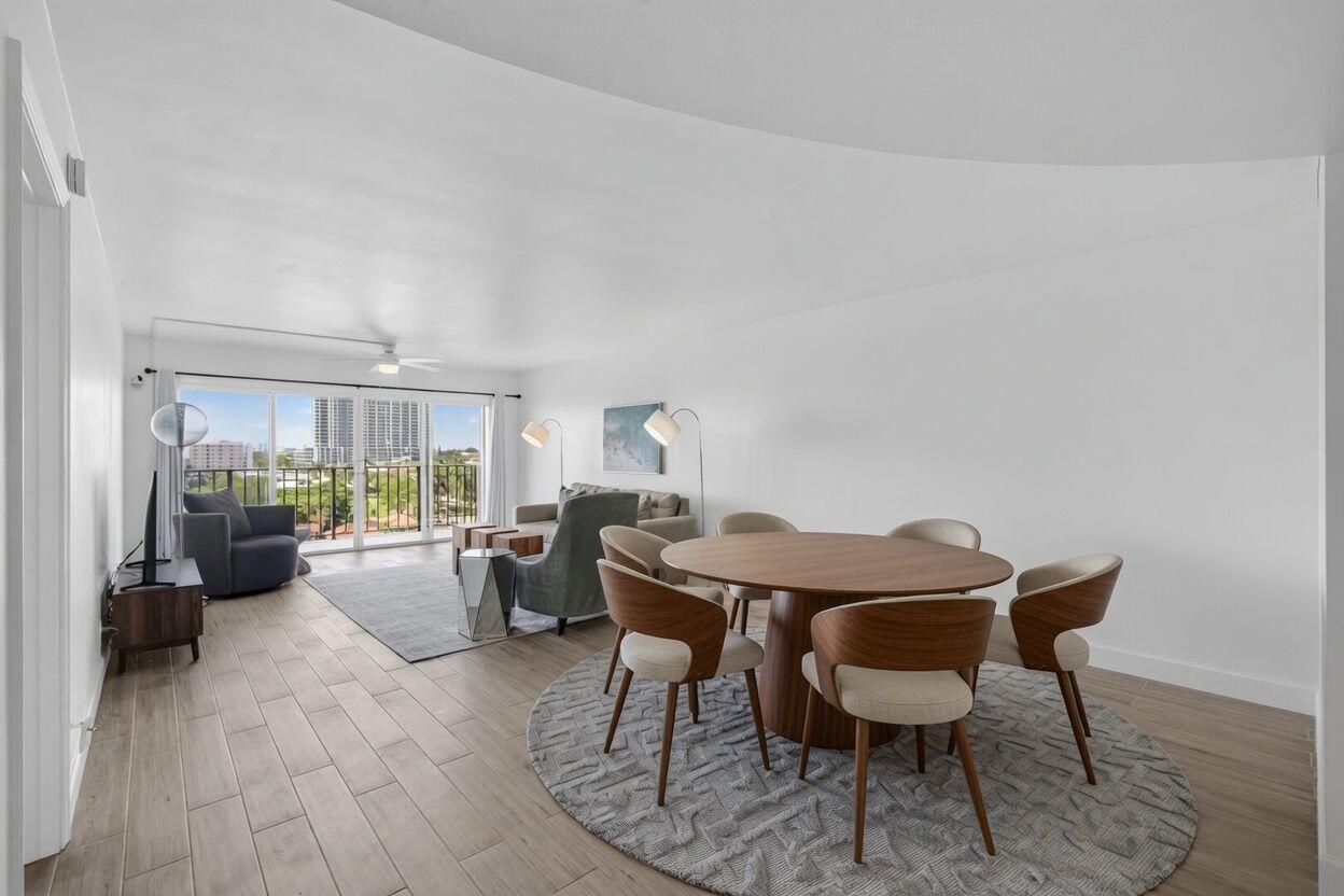 LAKE HARBOUR TOWERS CONDO - Residential