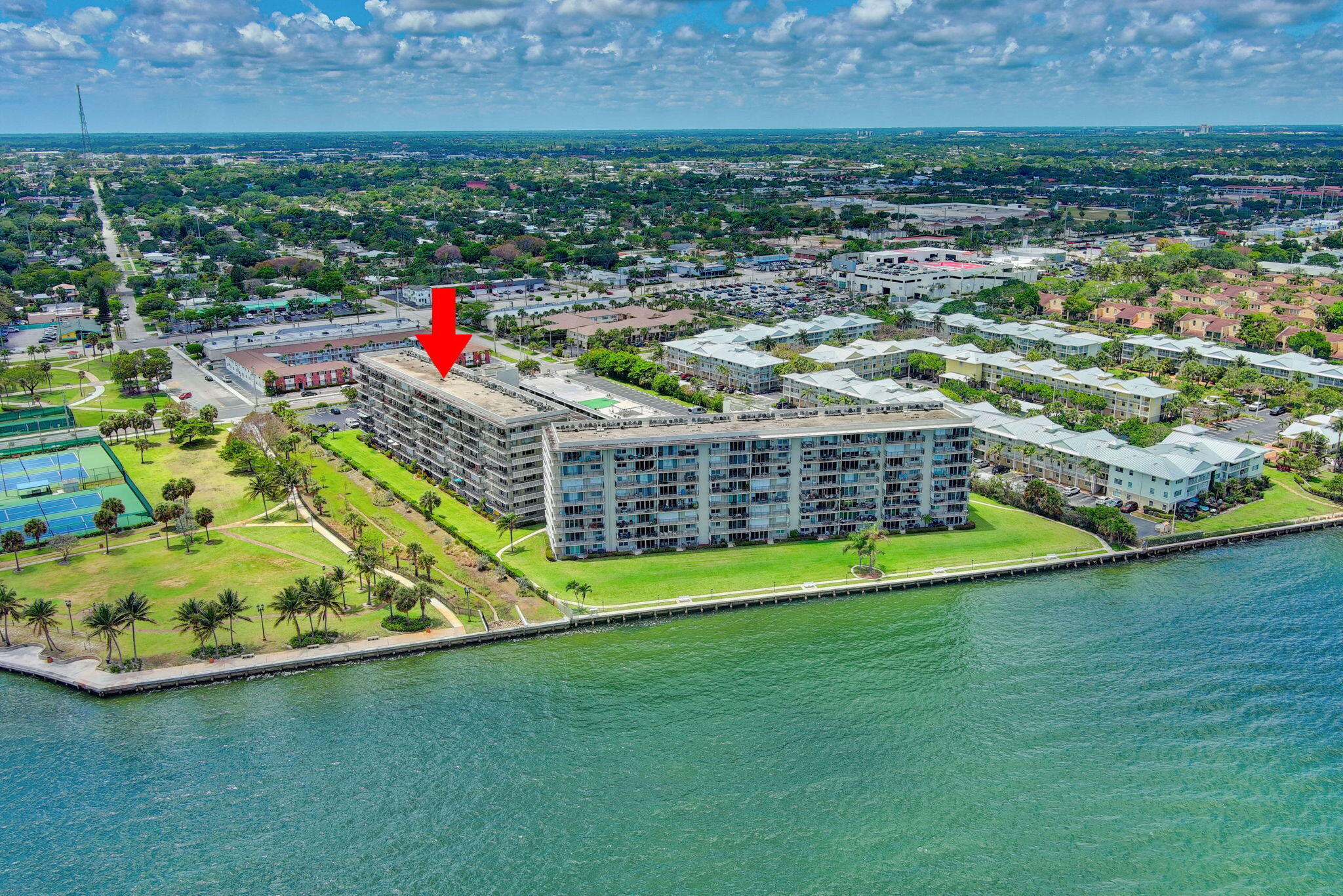 LAKE HARBOUR TOWERS CONDO - Residential