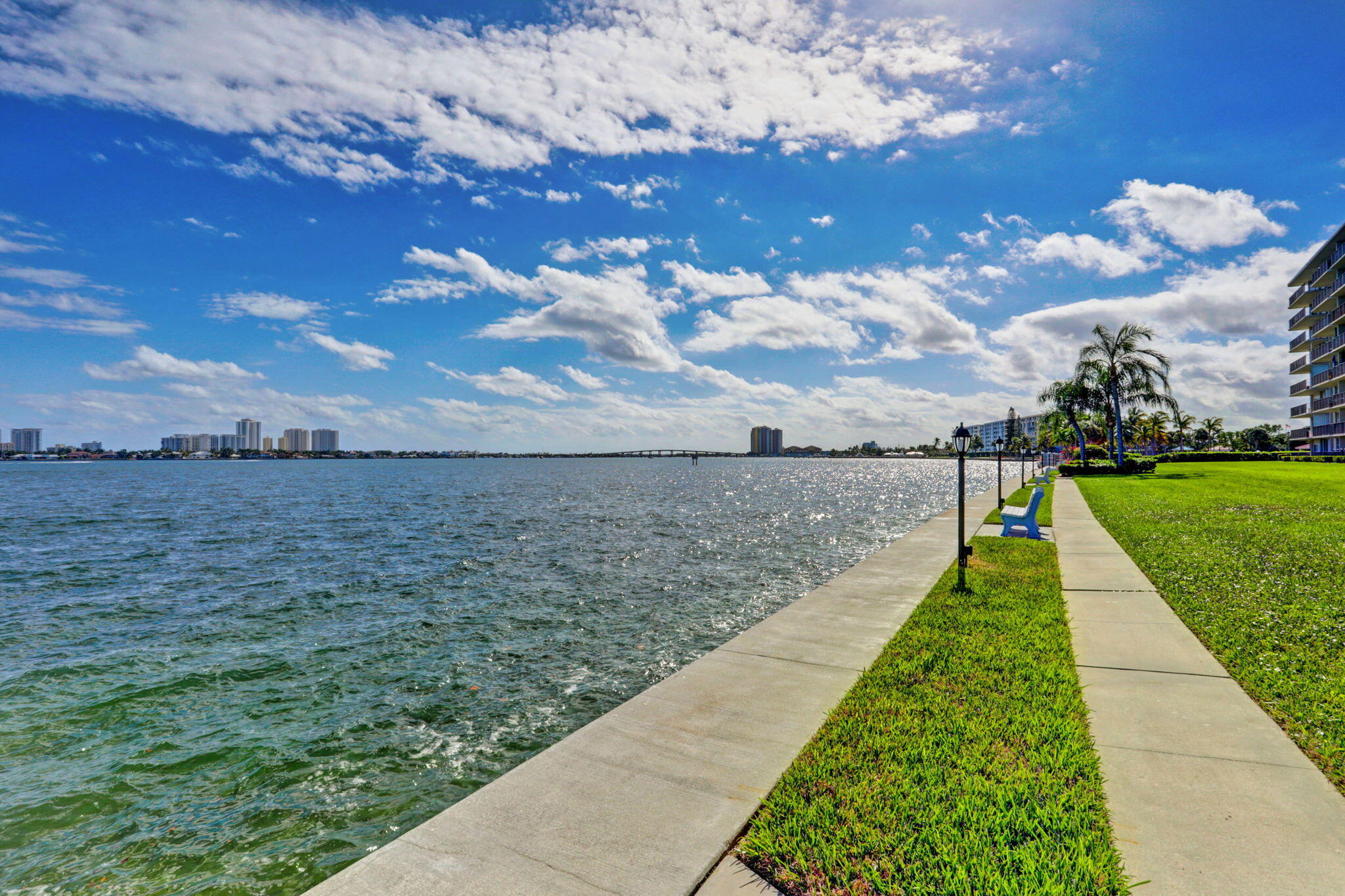 LAKE HARBOUR TOWERS CONDO - Residential